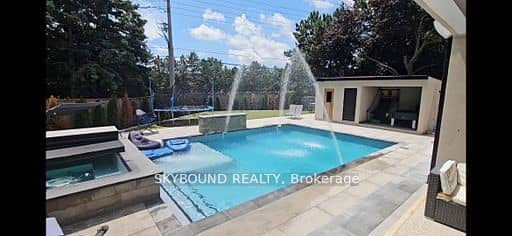 2711 Spruce Needle Court, Mississauga, ON L5L 1N2