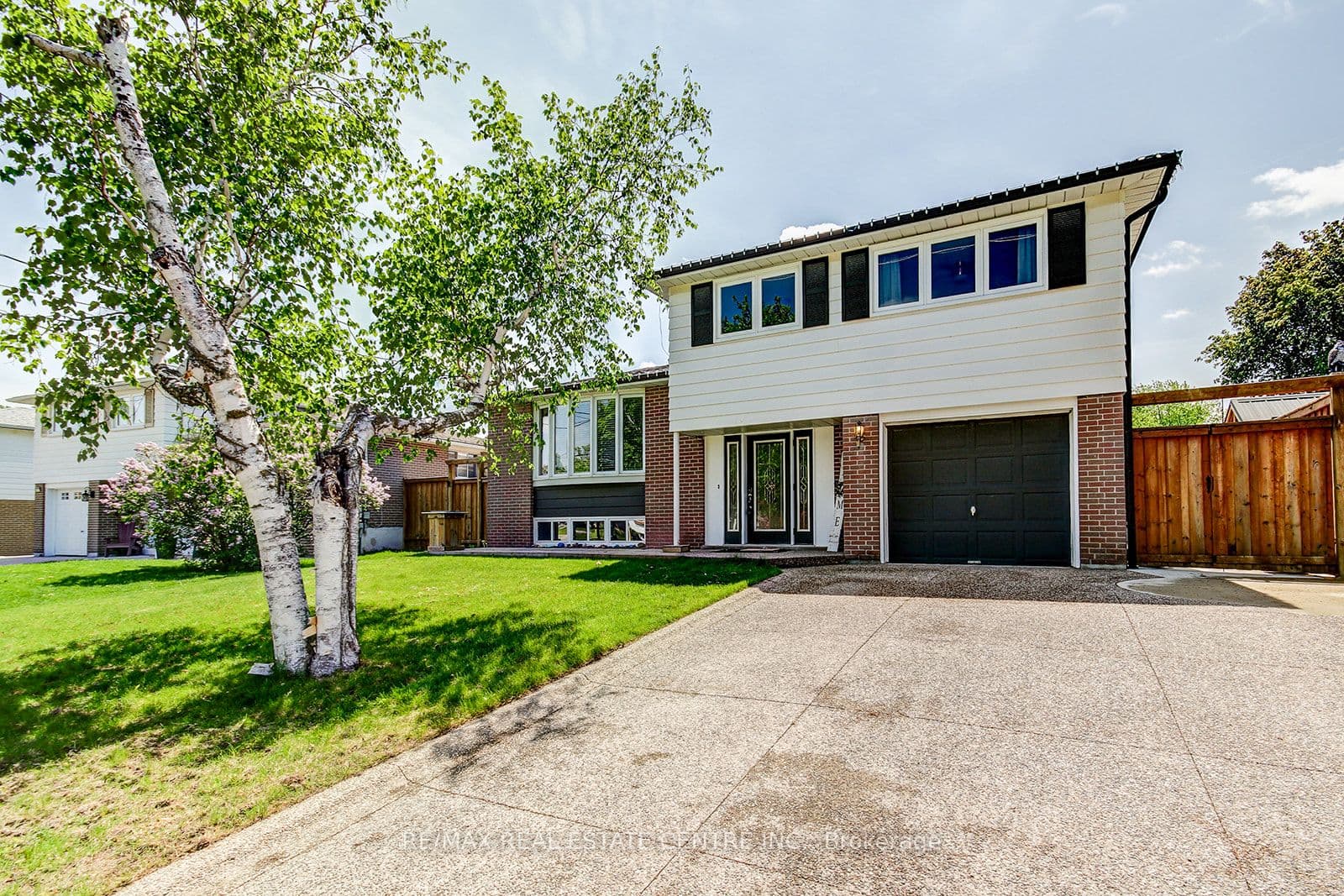 200 DELREX Boulevard, Halton Hills, ON L7G 4E7