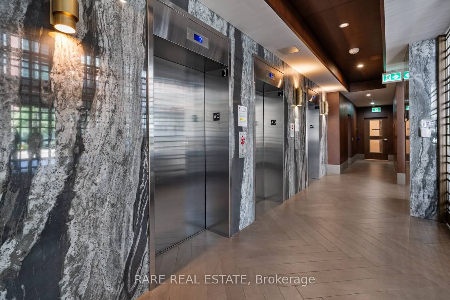38 Ianuzzi Street 528, Toronto, ON M5V 0E8