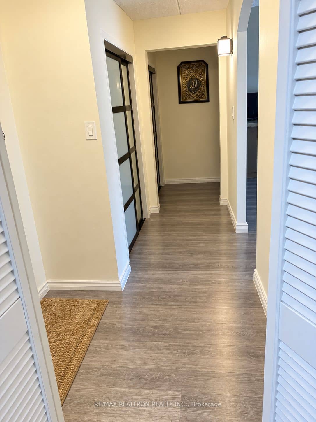 2 Glamorgan Avenue 715, Toronto, ON M1P 2M8