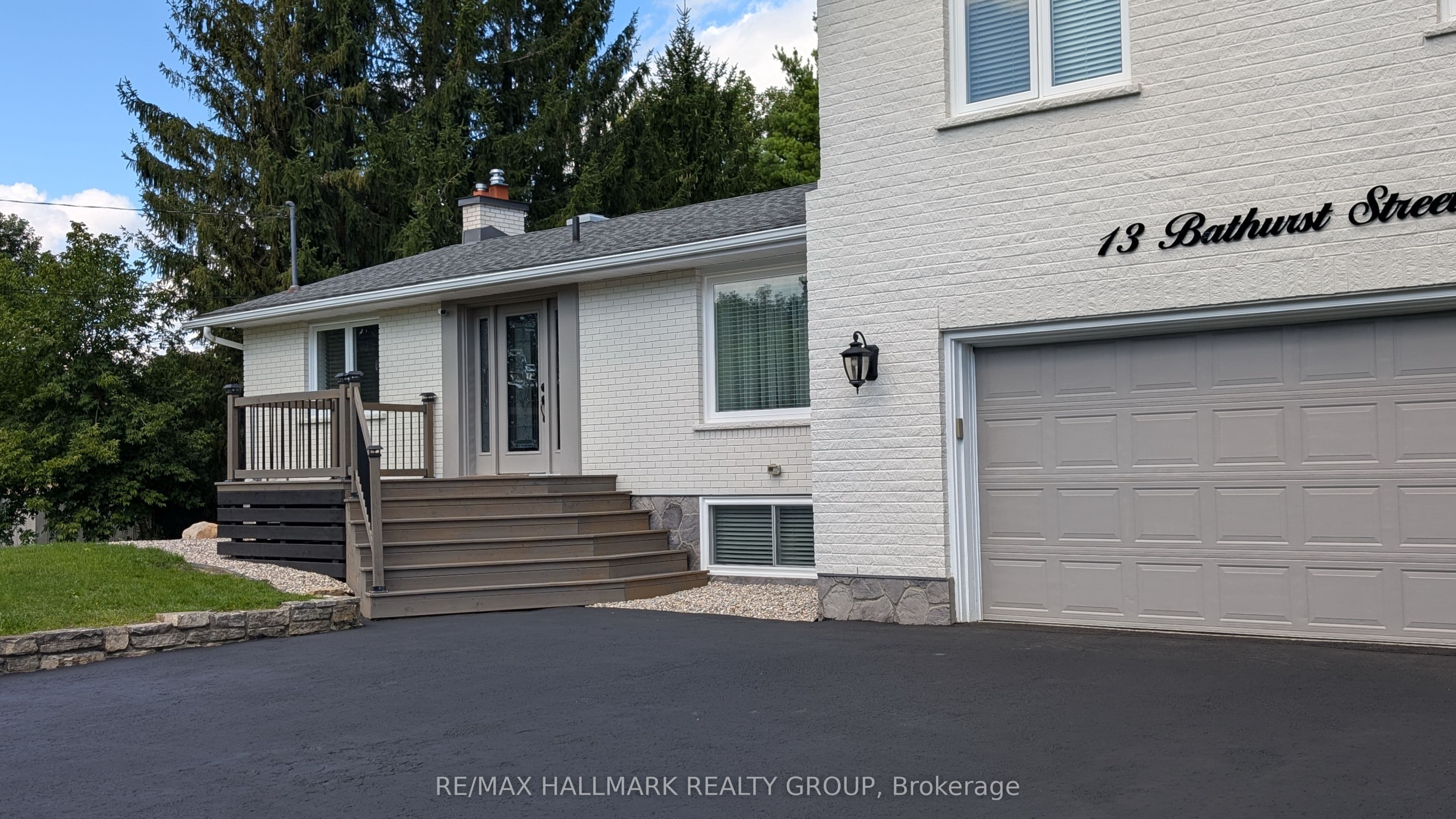 13 Bathurst Street, Kanata, ON K2W 1A7