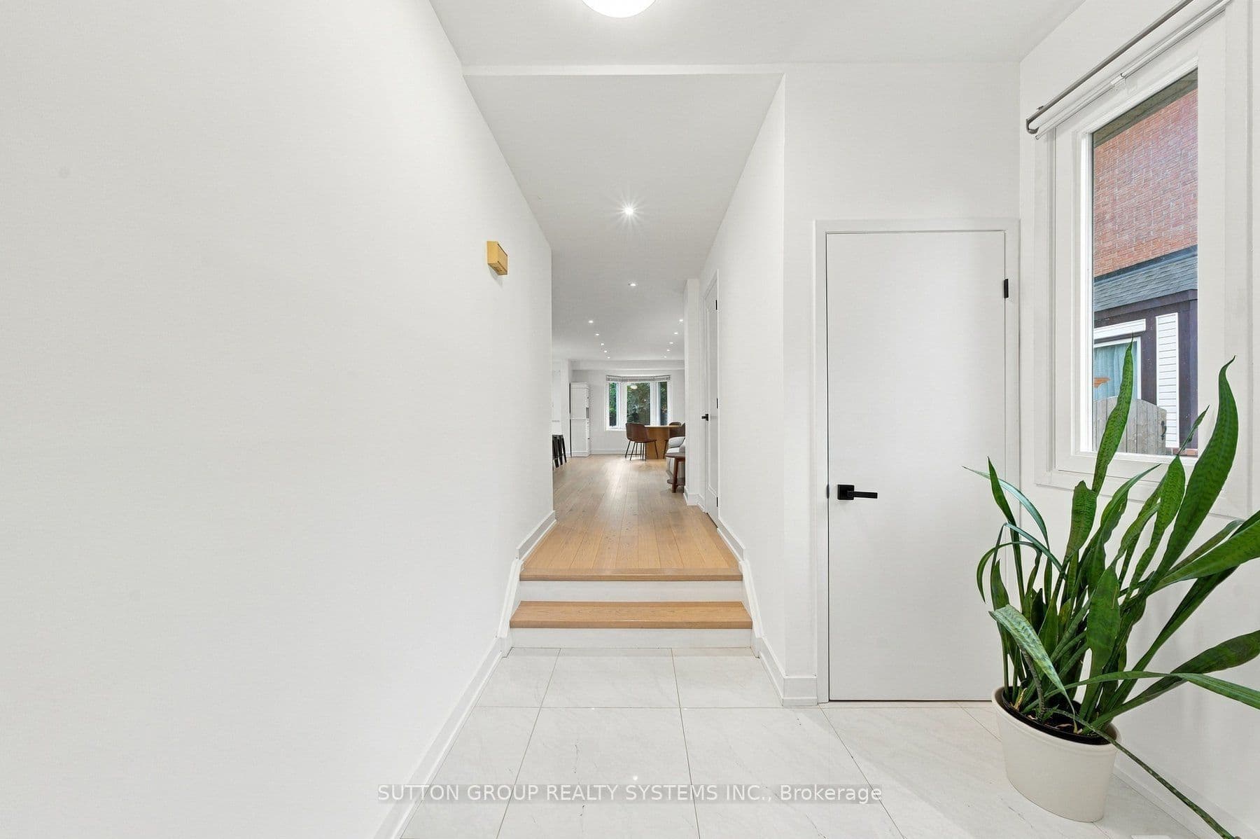 2250 Munn's Avenue, Oakville, ON L6H 3M8