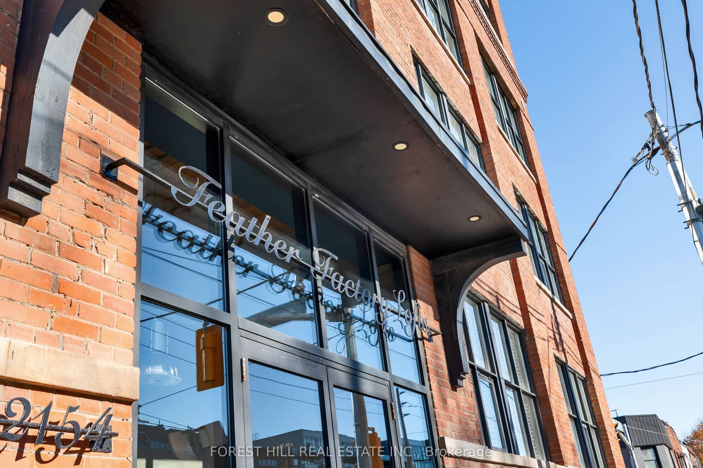 2154 Dundas Street W 105, Toronto, ON M6R 1X3