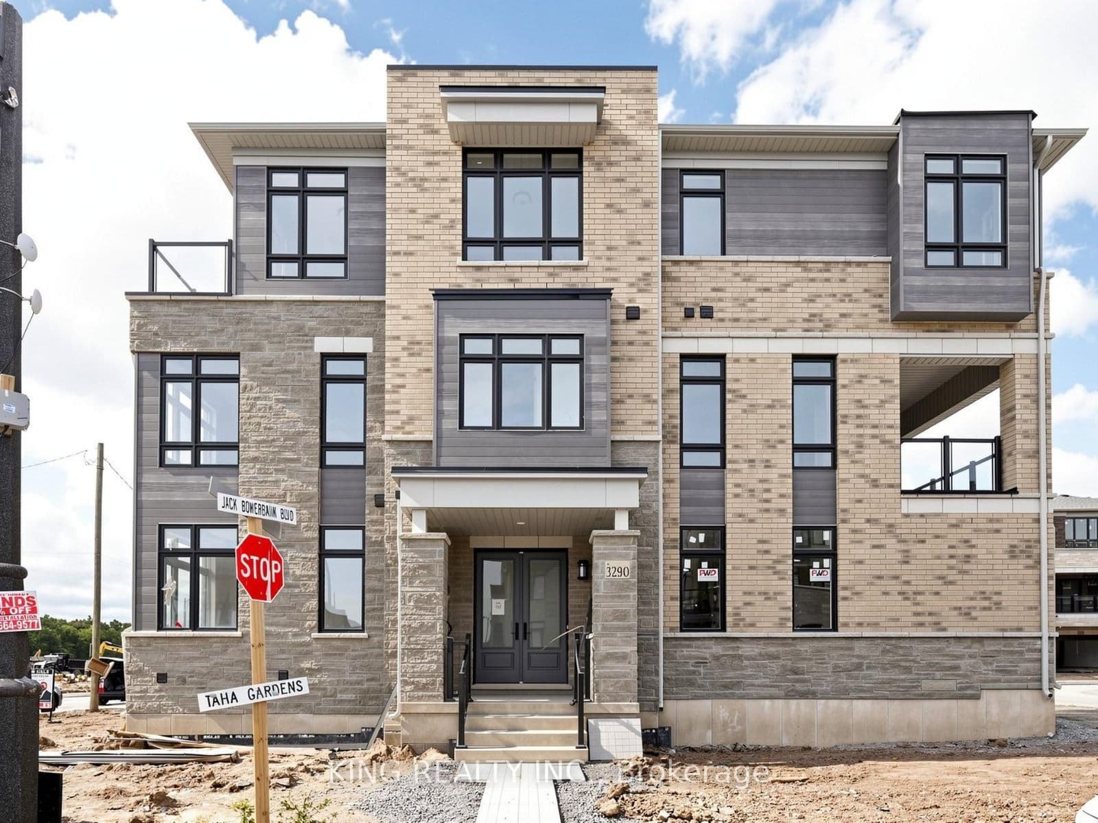 3290 Taha Garden, Oakville, ON L6M 5R9