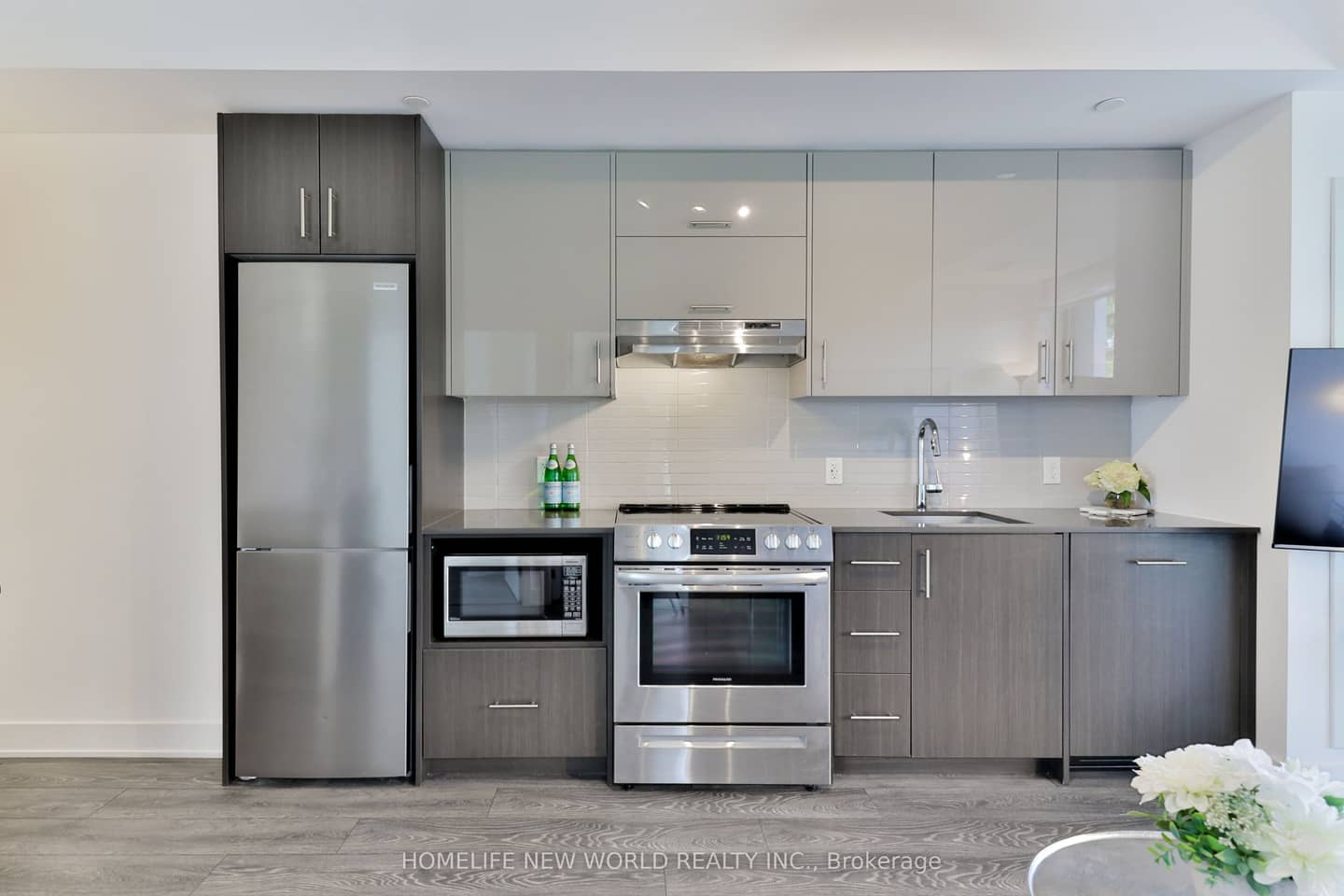 188 Fairview Mall Drive 215, Toronto, ON M2J 0H7