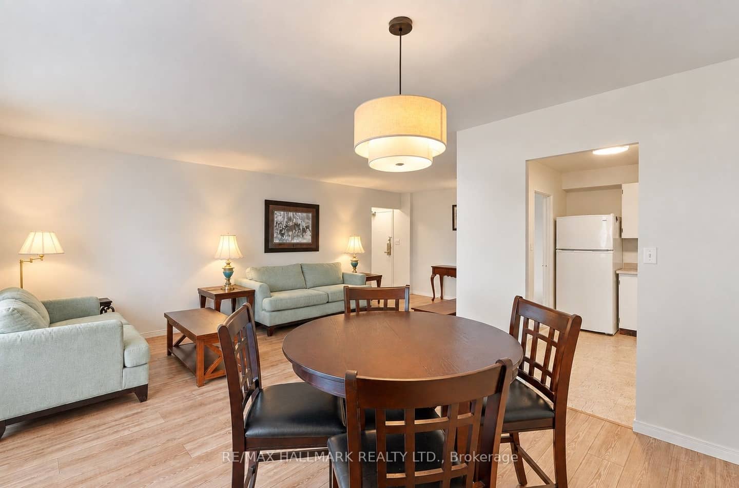 1 Massey Square 1419, Toronto, ON M4C 5L4