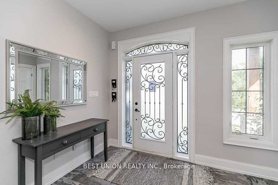 8 Shangri-La Lane, Georgina, ON L4P 0A8