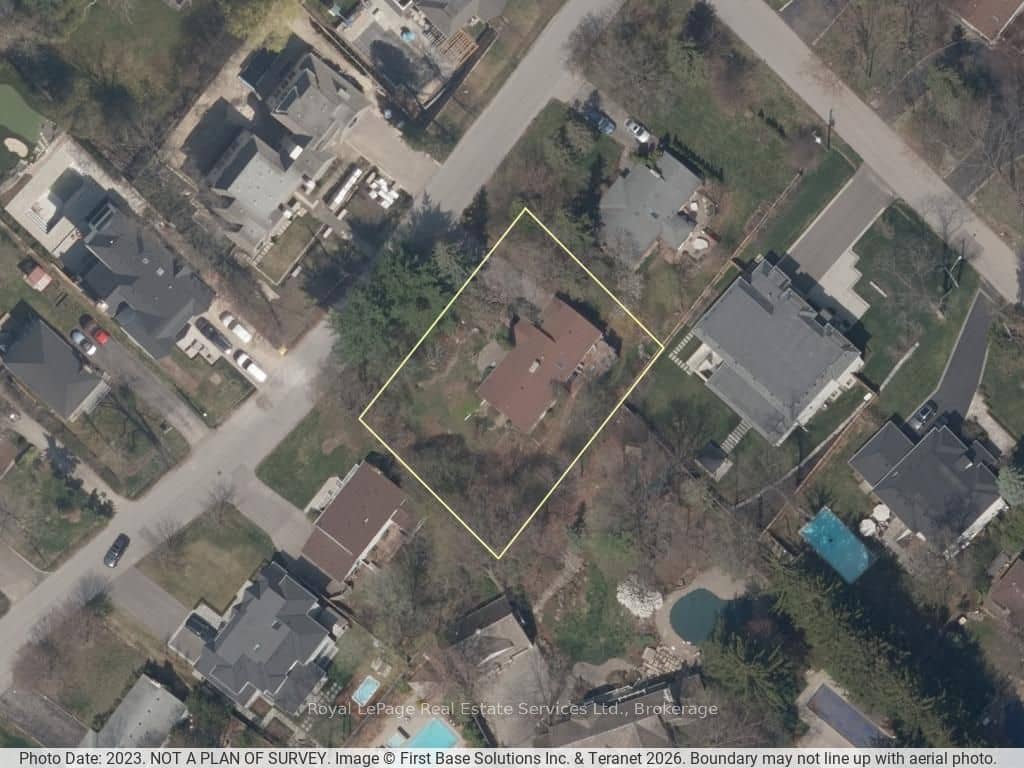 1118 Melvin Avenue, Oakville, ON L6J 2V9