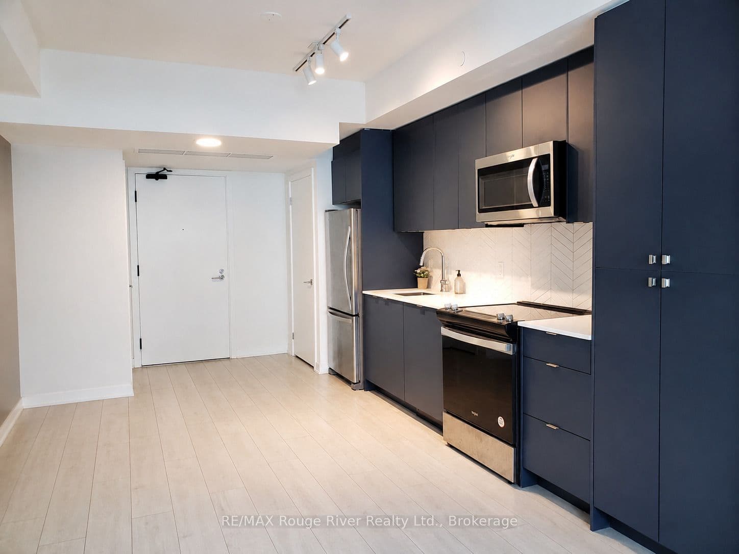 1614 Charles Street 439, Whitby, ON L1N 0P4