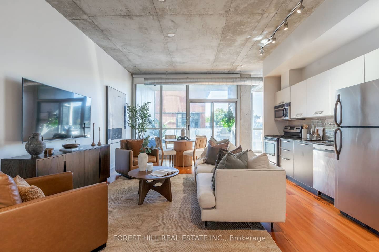 60 Bathurst Street 415, Toronto, ON M5V 2P4