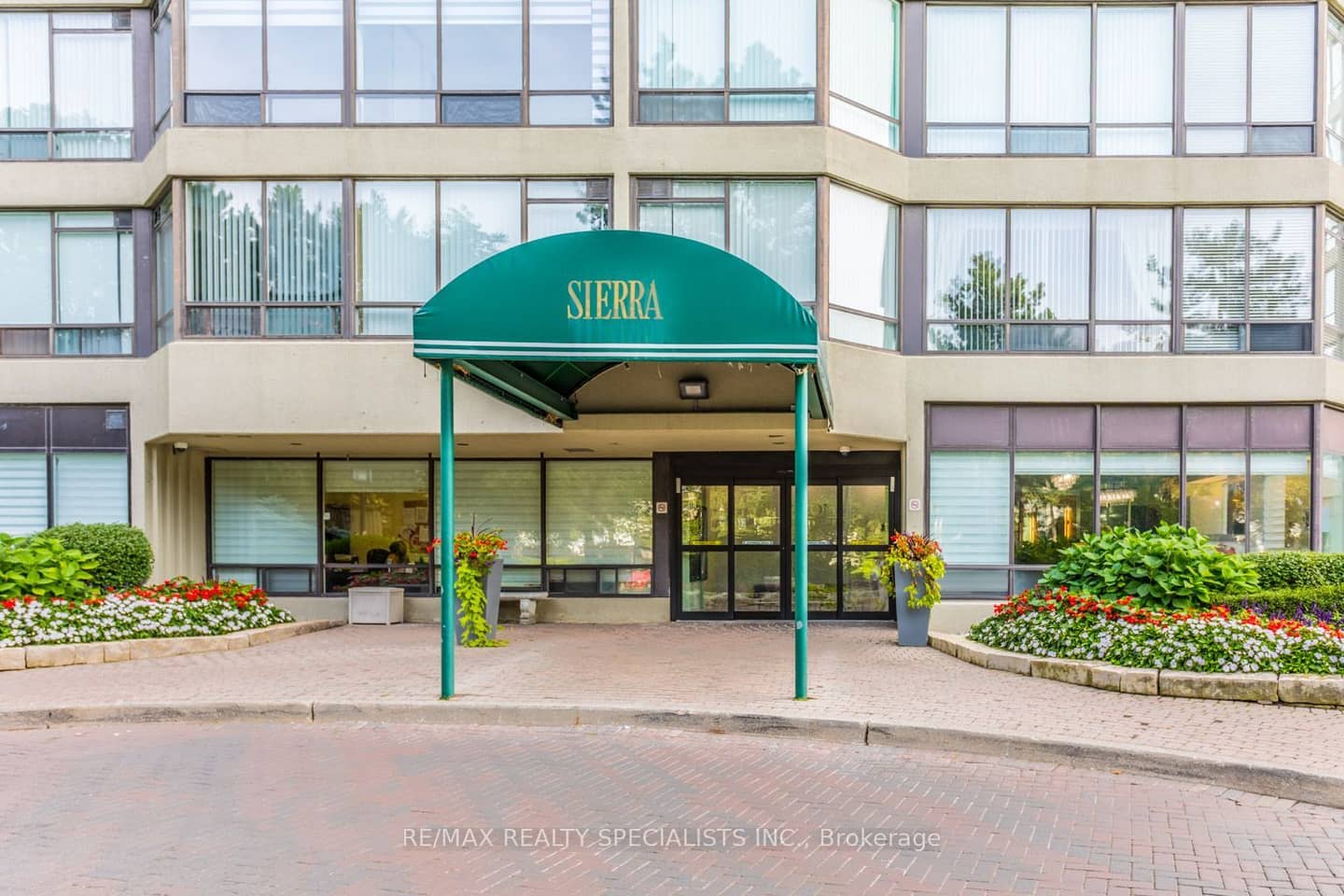 26 Hanover Road 307, Brampton, ON L6S 4T2