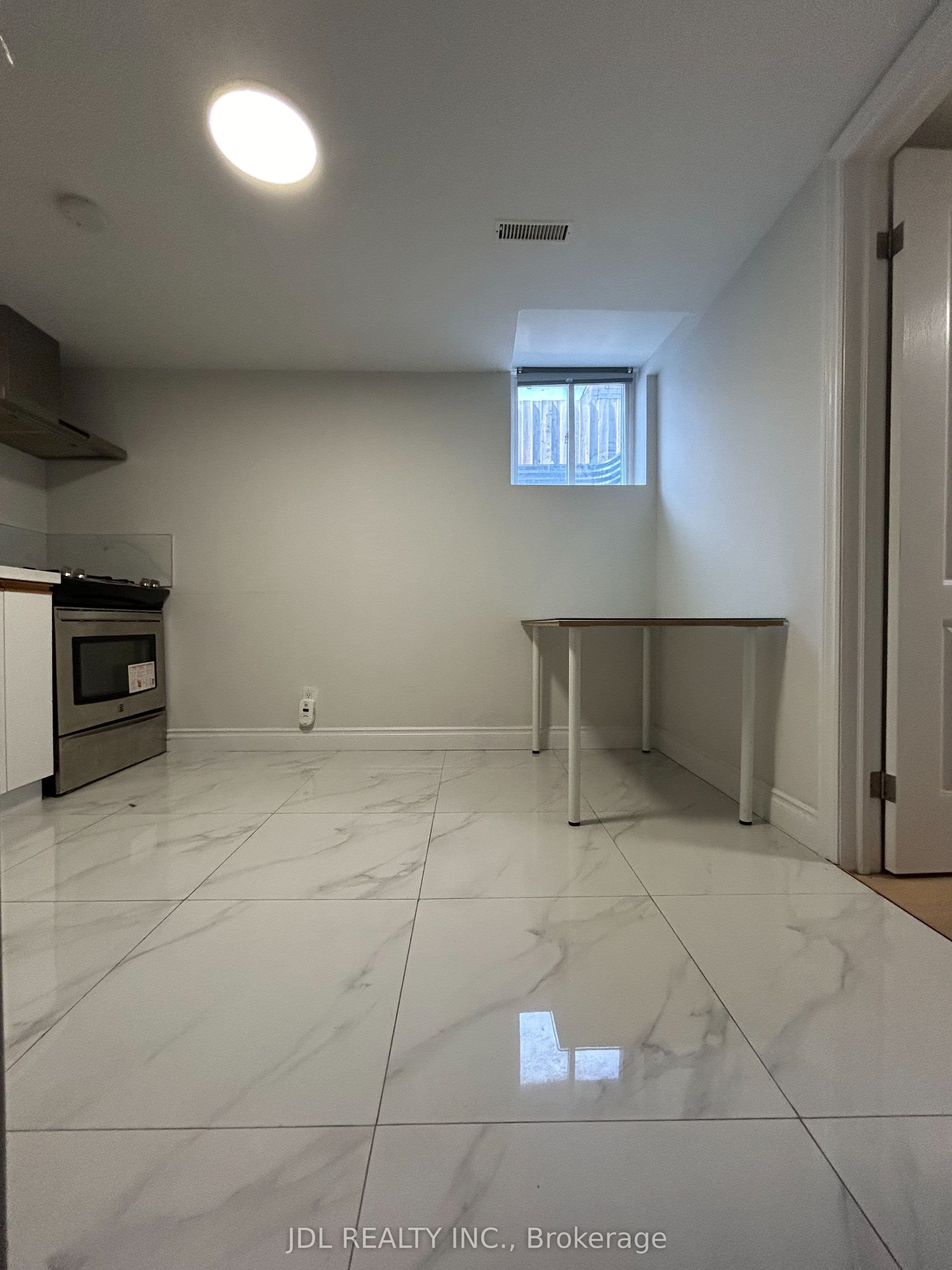 91 Bushmills Sq Square One Bedroom Unit Bsmt, Toronto, ON M1V 1K5
