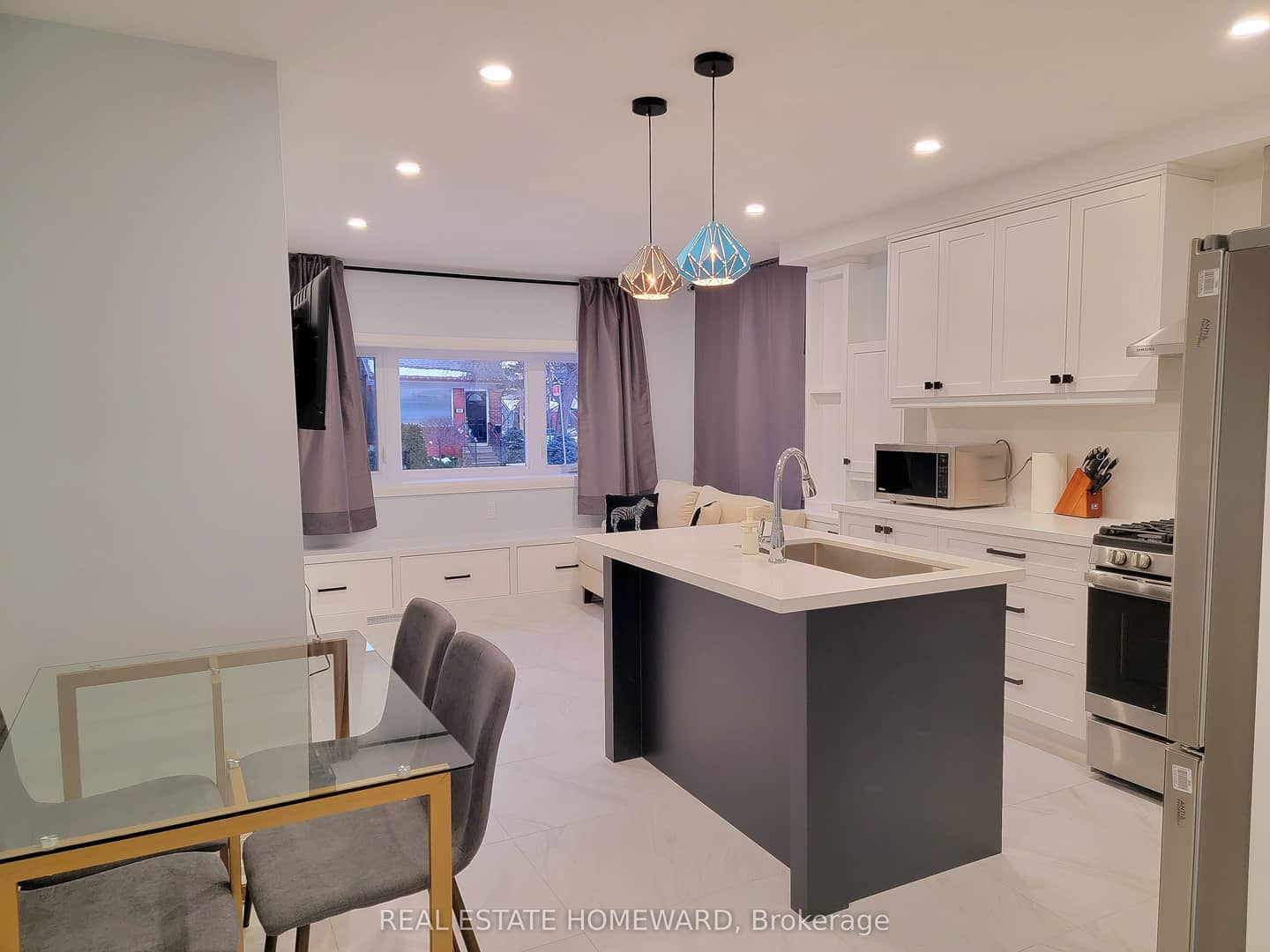 434 Victoria Park Avenue, Toronto, ON M4E 3T2