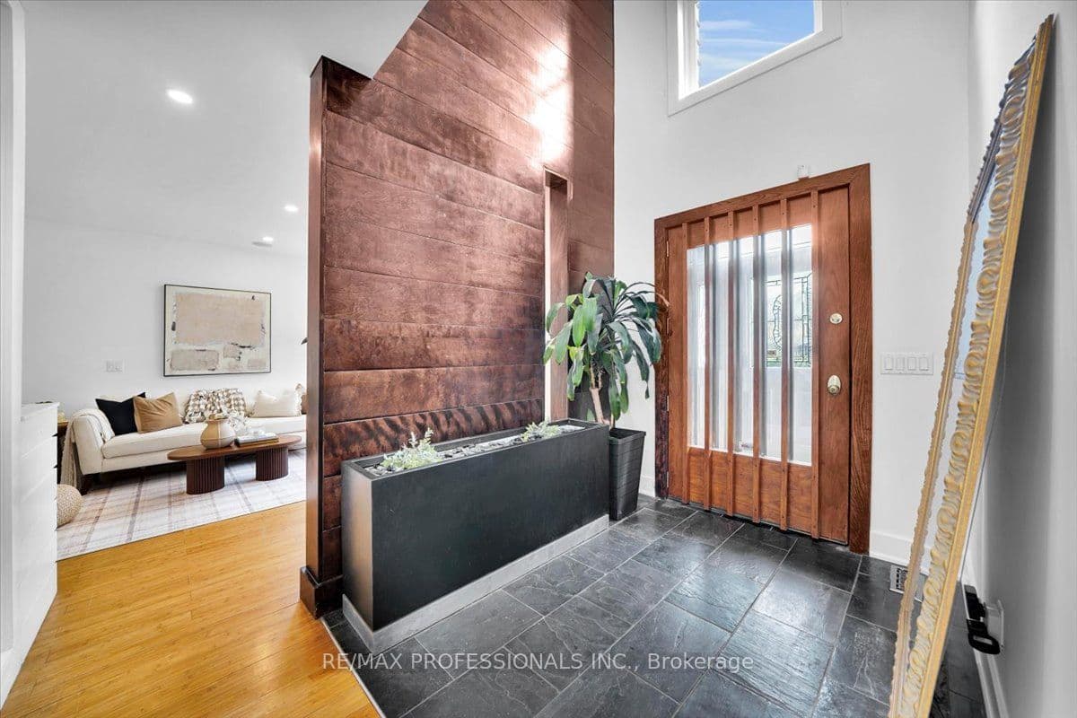 2580 Lake Shore Boulevard W, Toronto, ON M8V 1G2