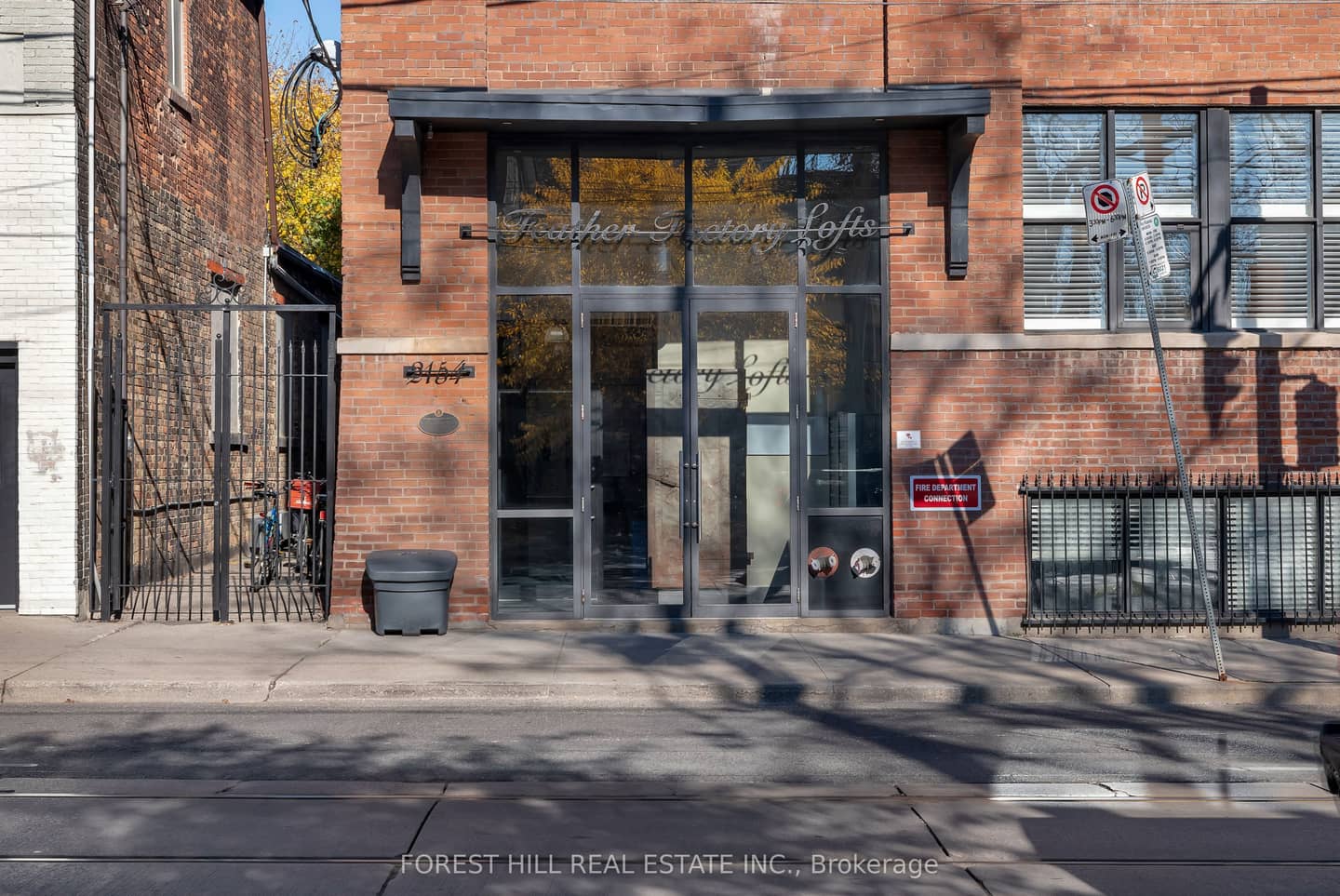 2154 Dundas Street W 105, Toronto, ON M6R 1X3