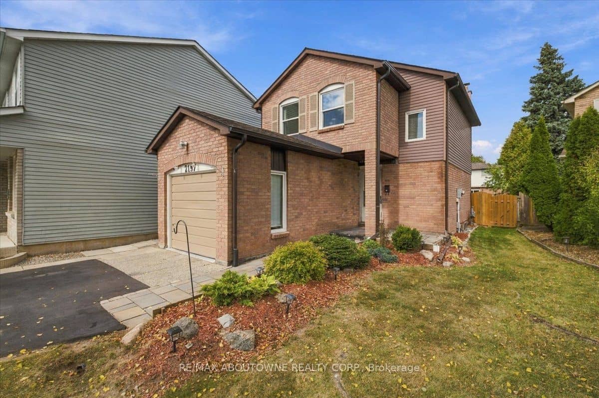 2197 Pembroke Court, Burlington, ON L7P 3X8