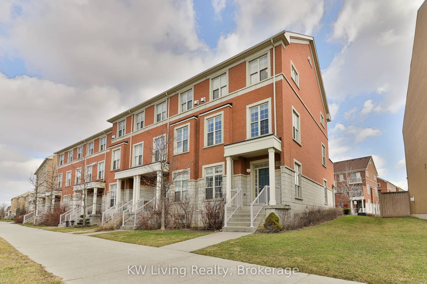 10373 Woodbine Avenue E, Markham, ON L6C 0N9