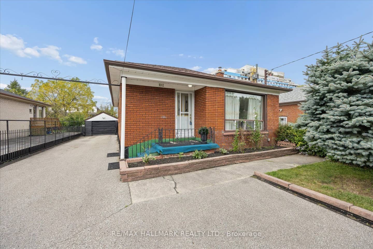 102 Cleta Drive, Toronto, ON M1K 3G7