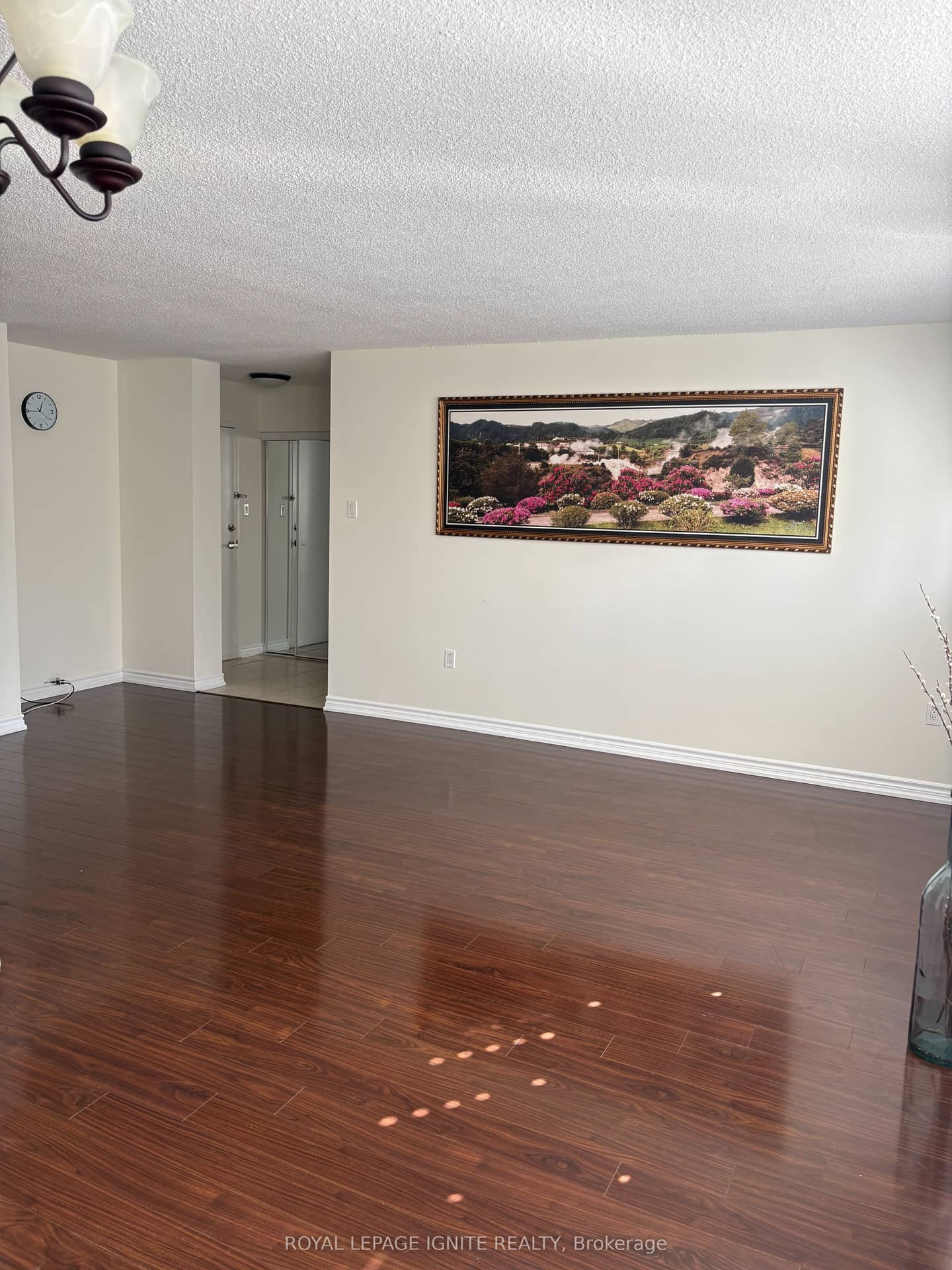 3590 Kaneff Crescent 1105, Mississauga, ON L5A 3X3