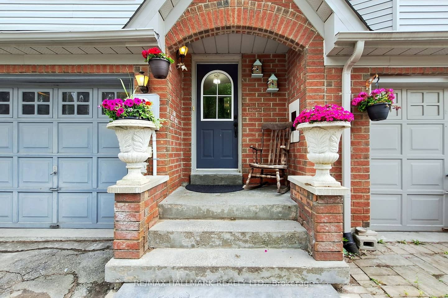 5 Evelyn Buck Lane, Aurora, ON L4G 7H9