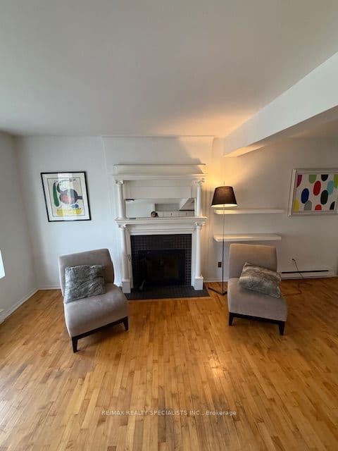 1052 Bathurst Street, Toronto, ON M5R 3G7