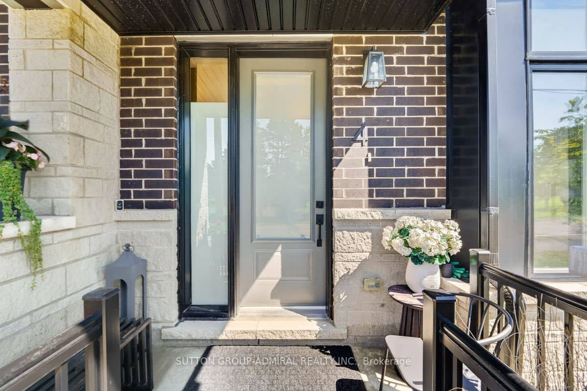 4 Vern Robertson Gate, Uxbridge, ON L9P 0R9