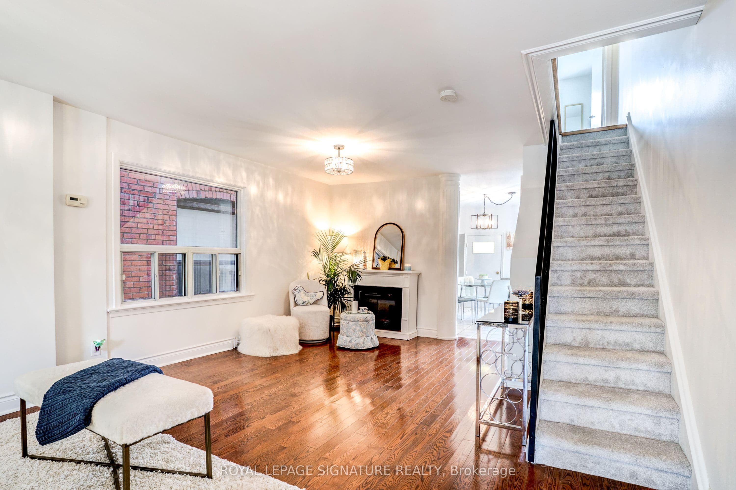 105 Earlscourt Avenue, Toronto, ON M6E 4A8