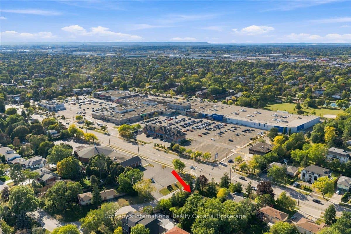 1428 Rebecca Street, Oakville, ON L6L 1Z5