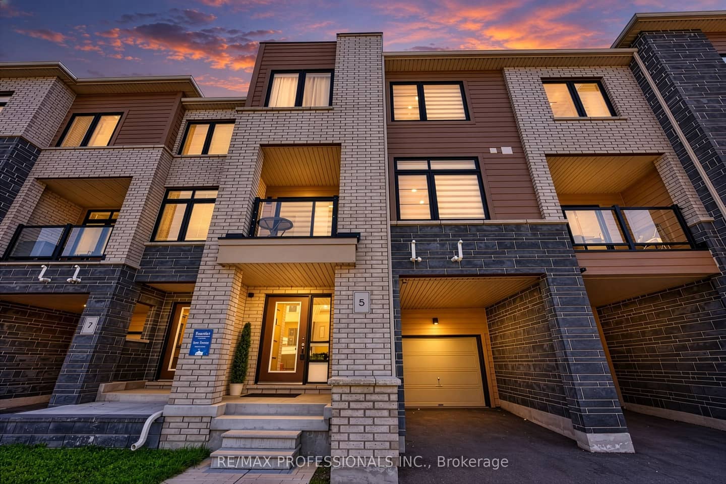 5 Delano Way, Newmarket, ON L3X 0L1