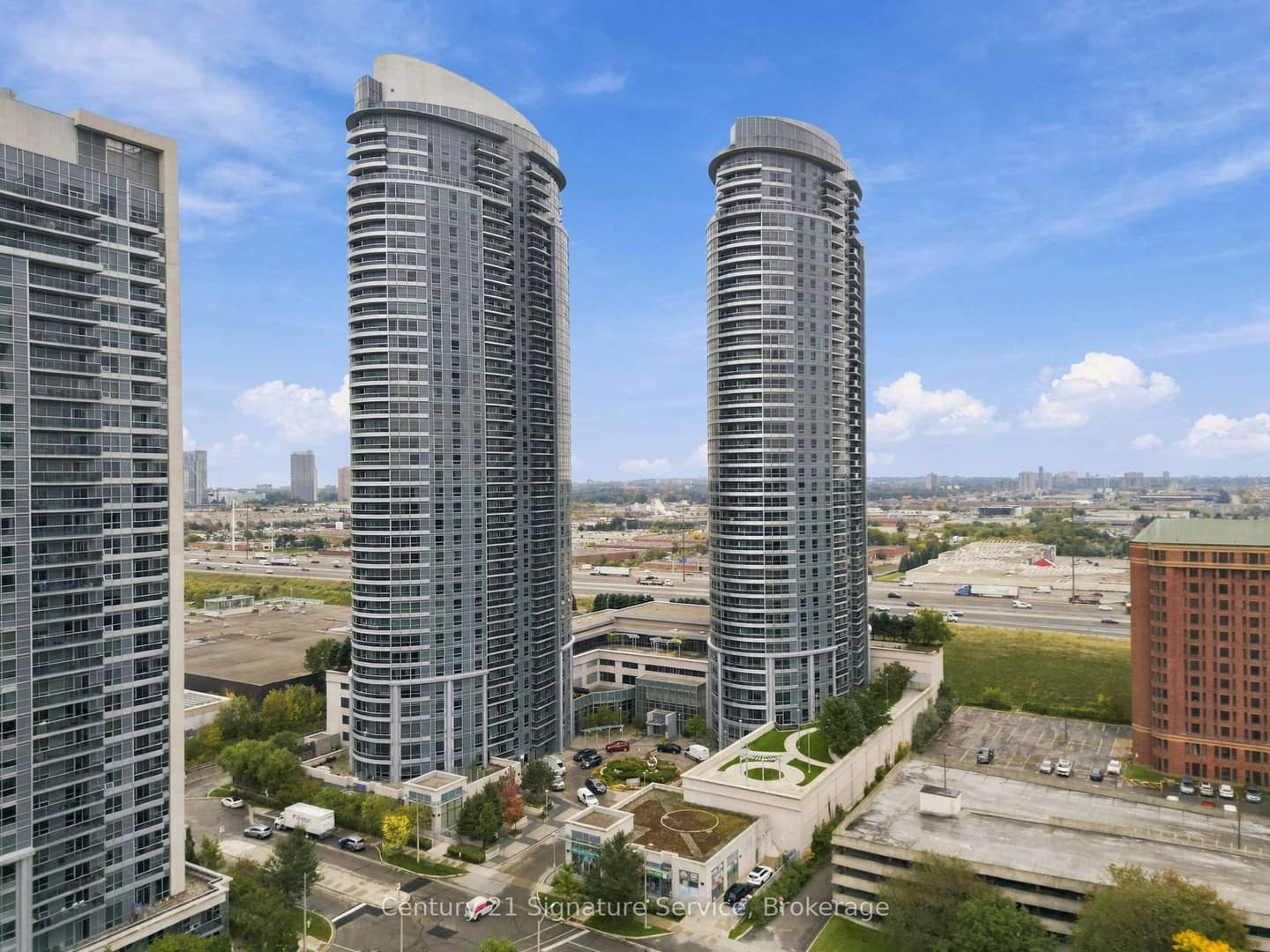 135 Village Green Square 1822, Toronto, ON M1S 0G4