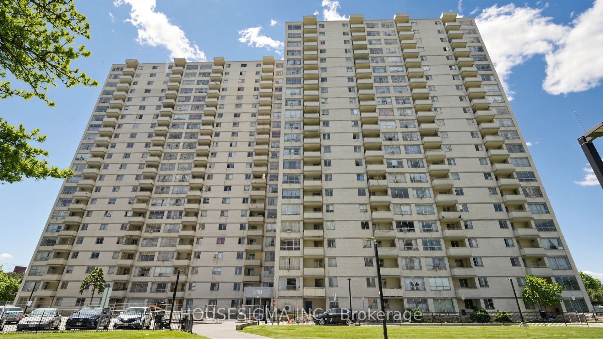 340 Dixon Road 1811, Toronto, ON M9R 1T1