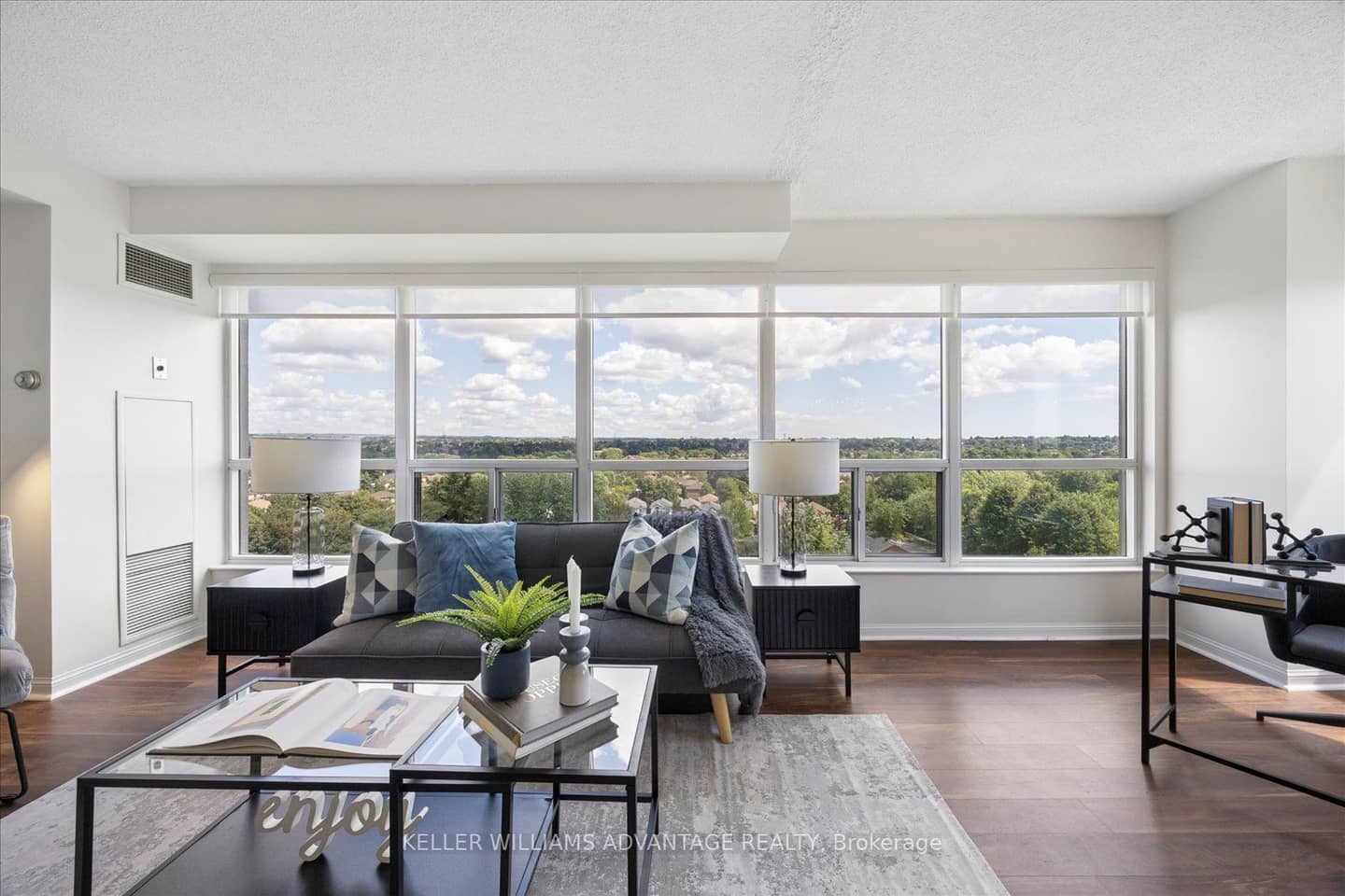 712 Rossland Road E 903, Whitby, ON L1N 9E8