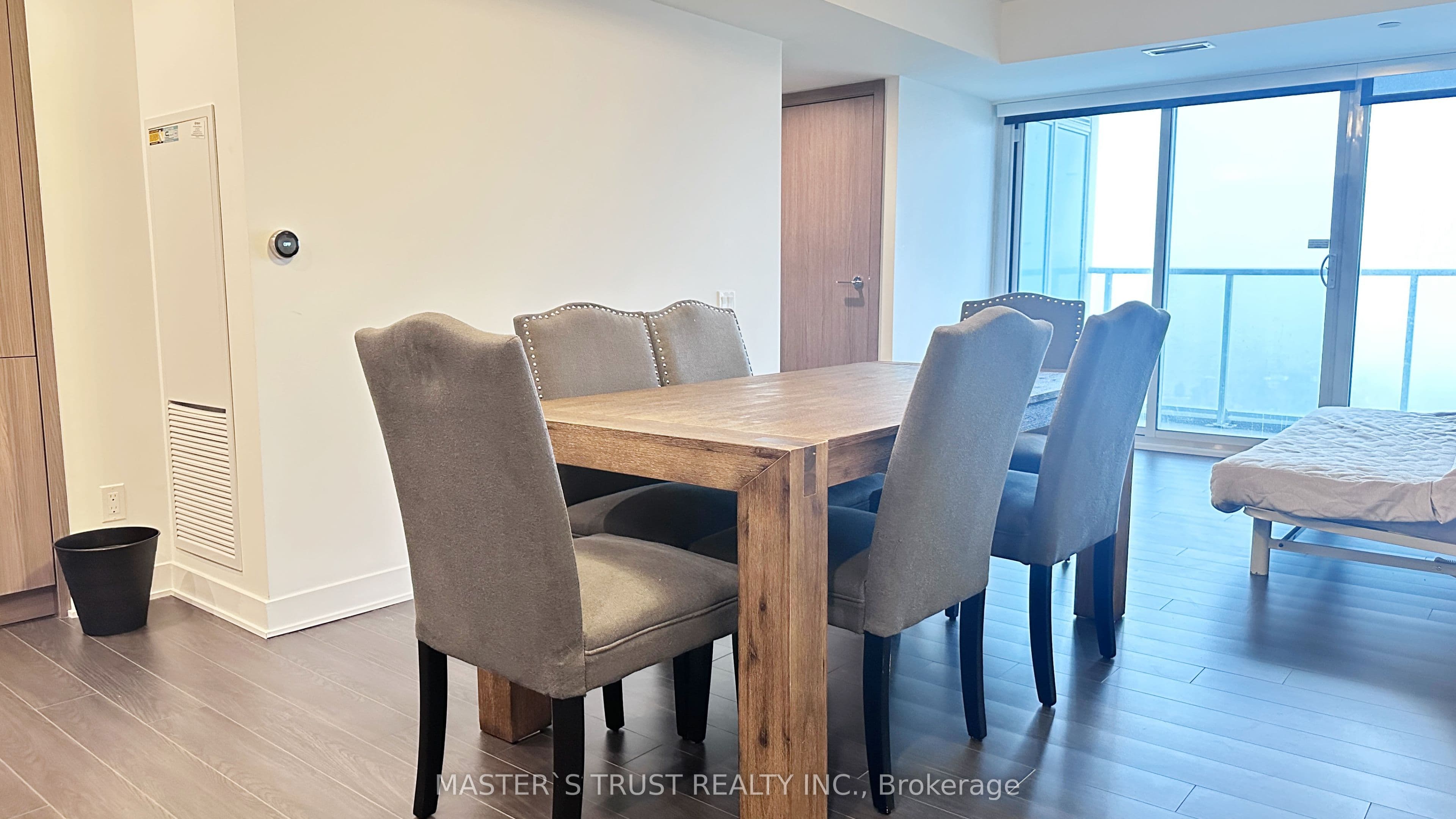 17 Bathurst Street 1715, Toronto, ON M5V 0N1