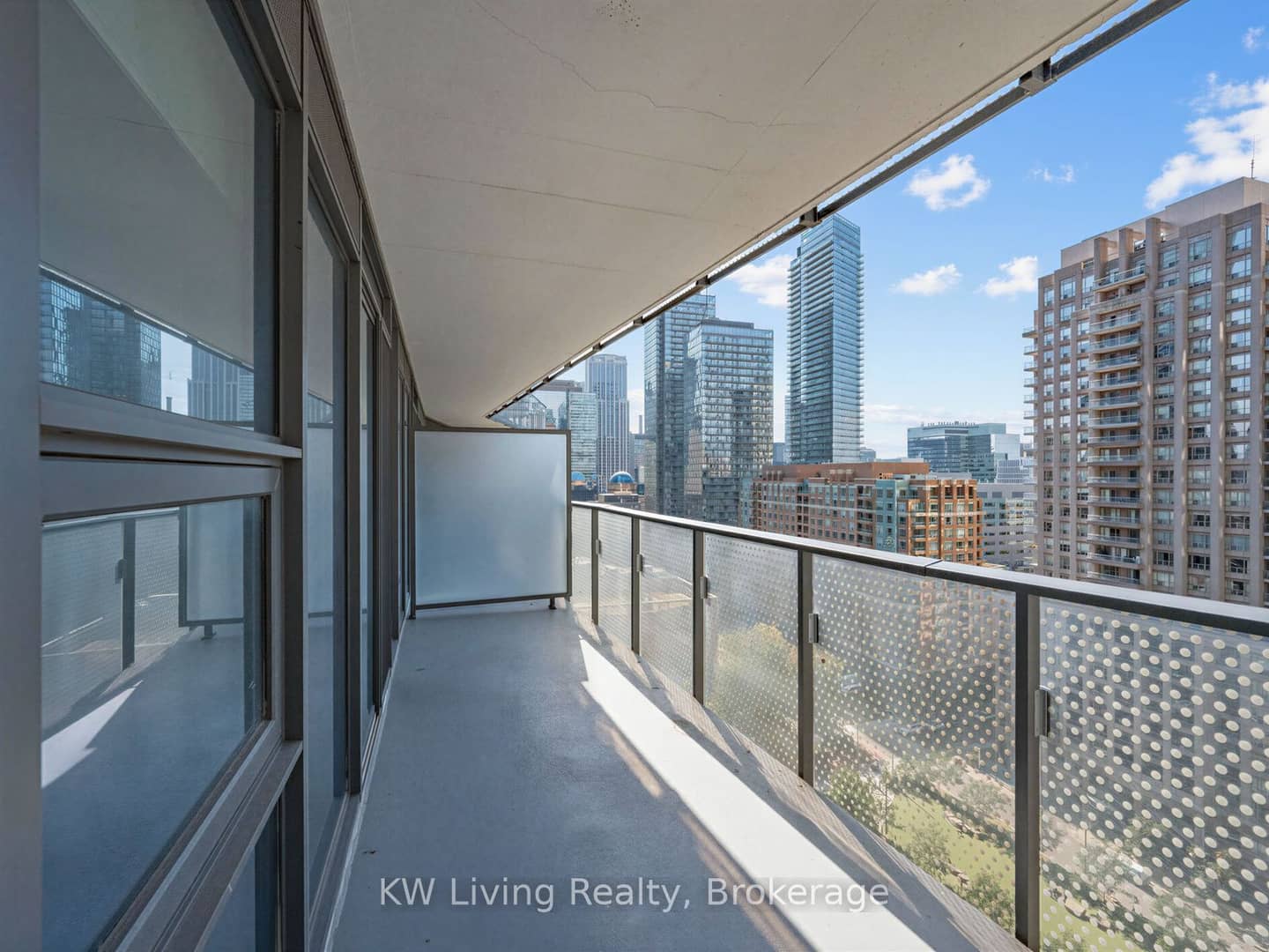 11 Wellesley Street W 1307, Toronto, ON M4Y 0G4