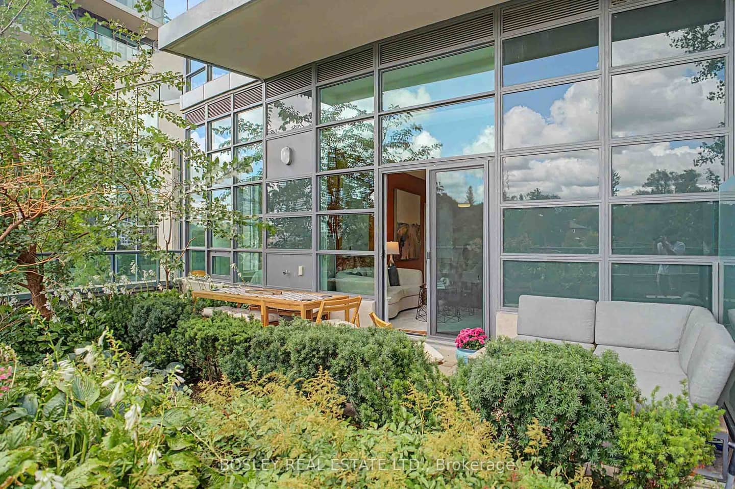 35 Brian Peck Crescent 125, Toronto, ON M4G 0A5