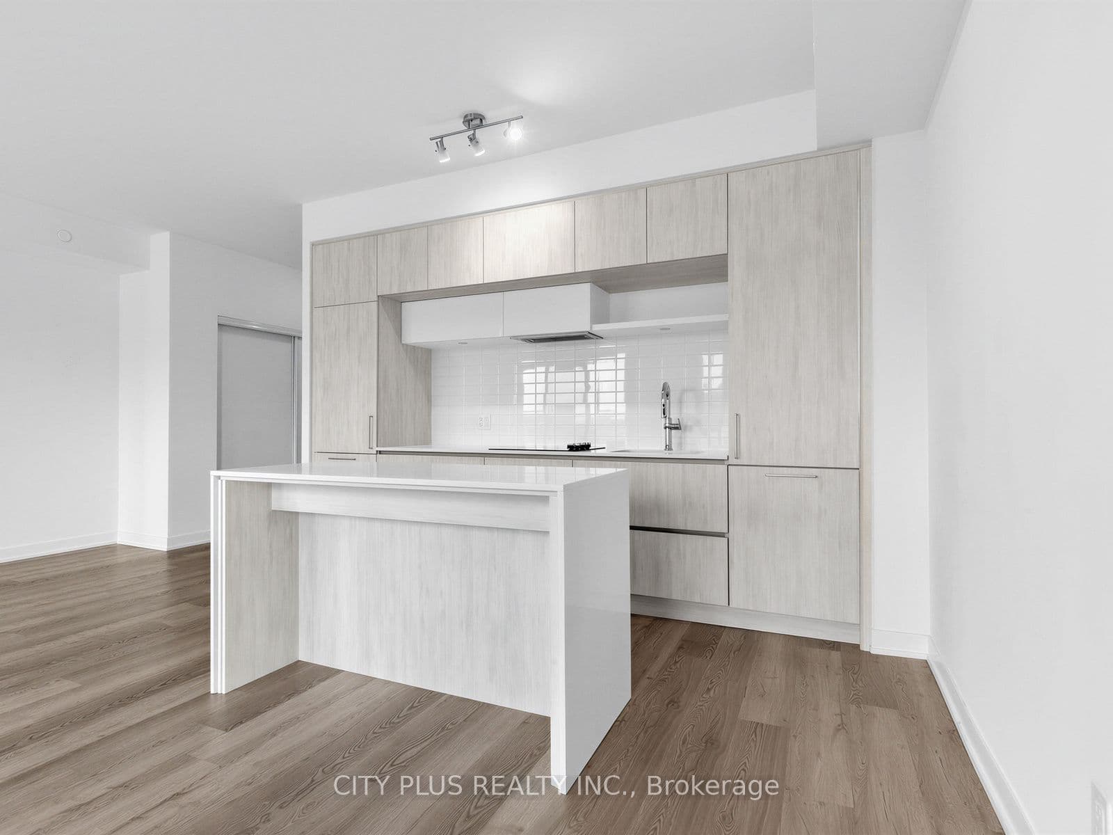 6 David Eyer Road 210, Richmond Hill, ON L4S 0N5