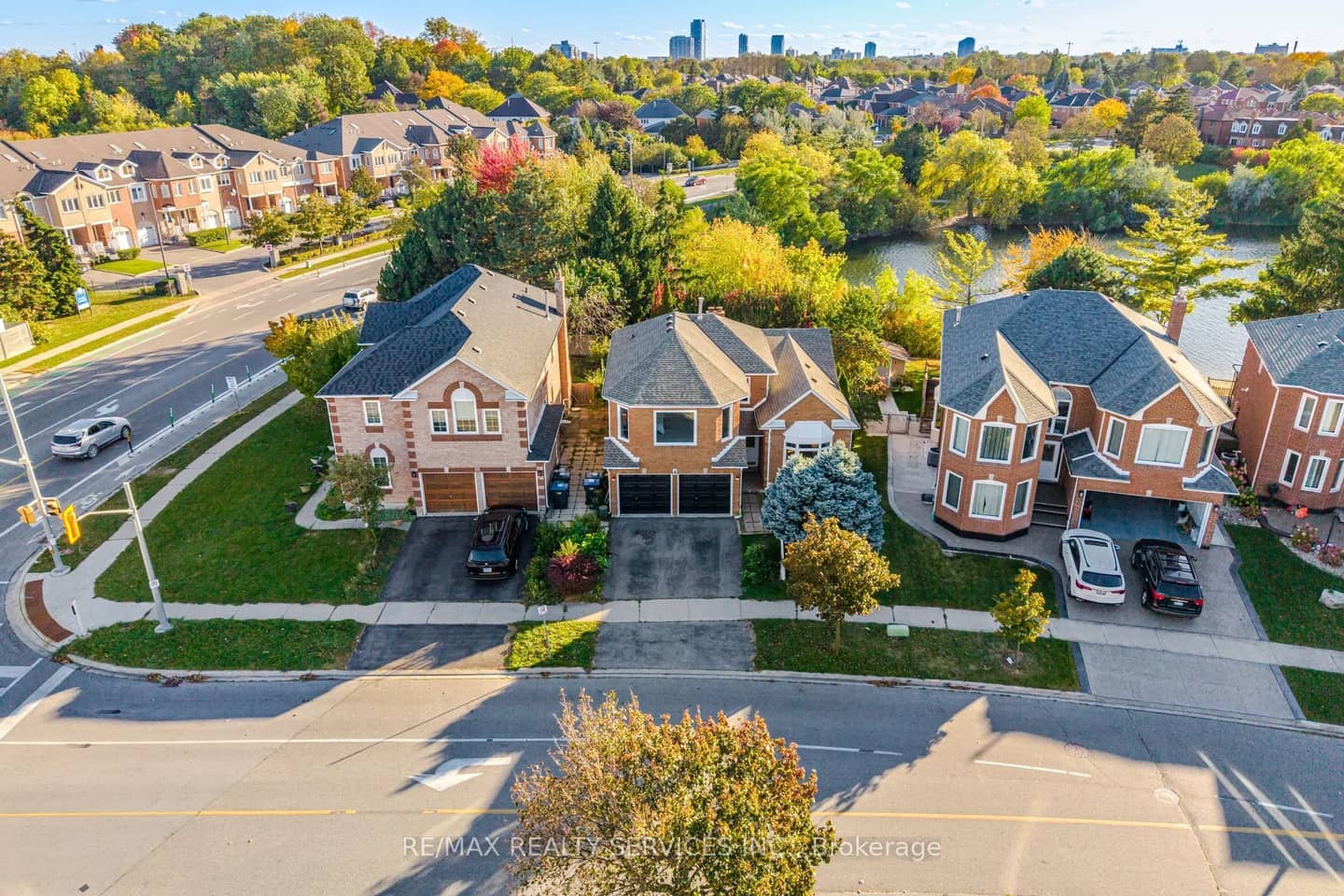 4 Leeward Drive, Brampton, ON L6S 5V6
