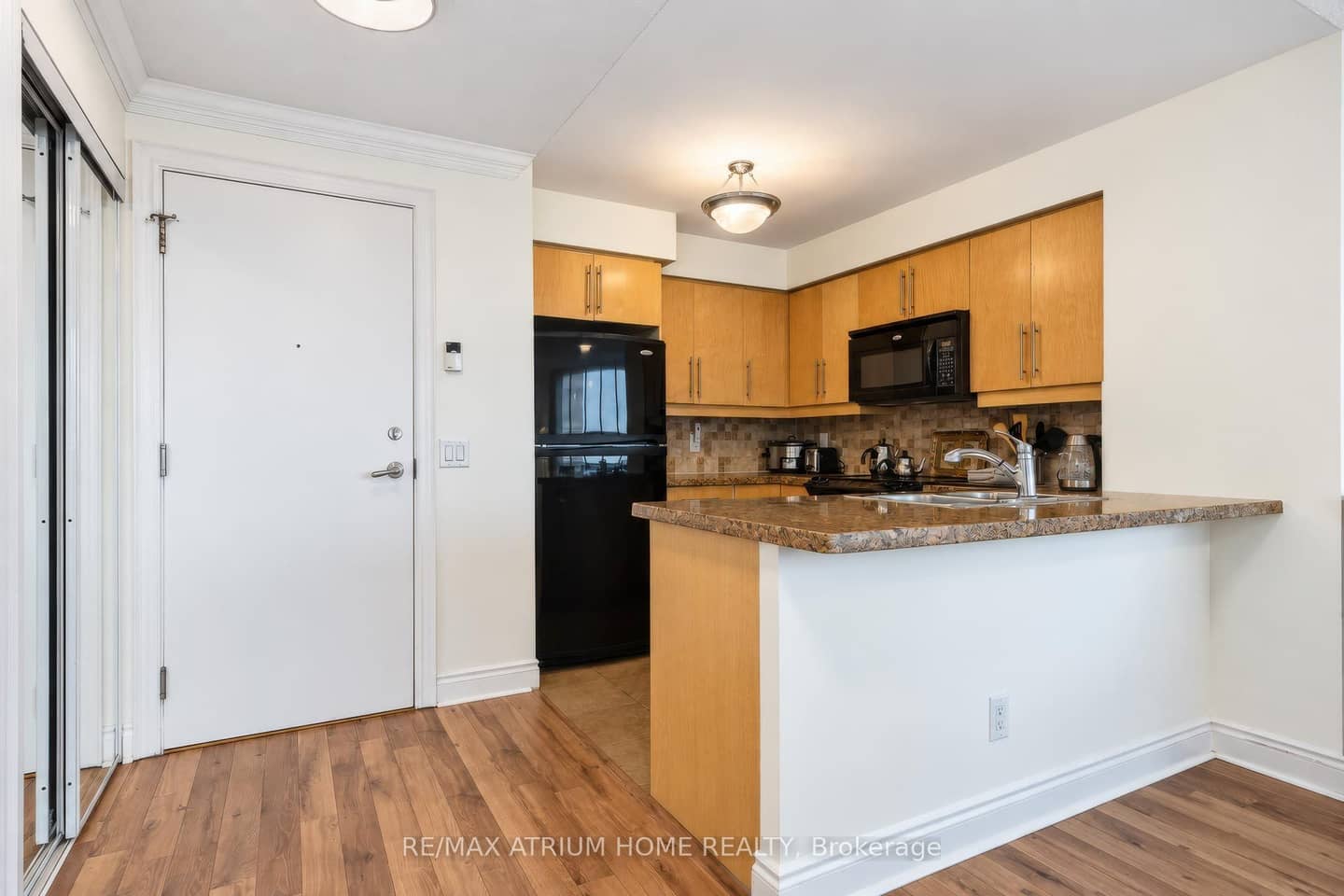 25 Greenview Avenue 2320, Toronto, ON M2M 1R2