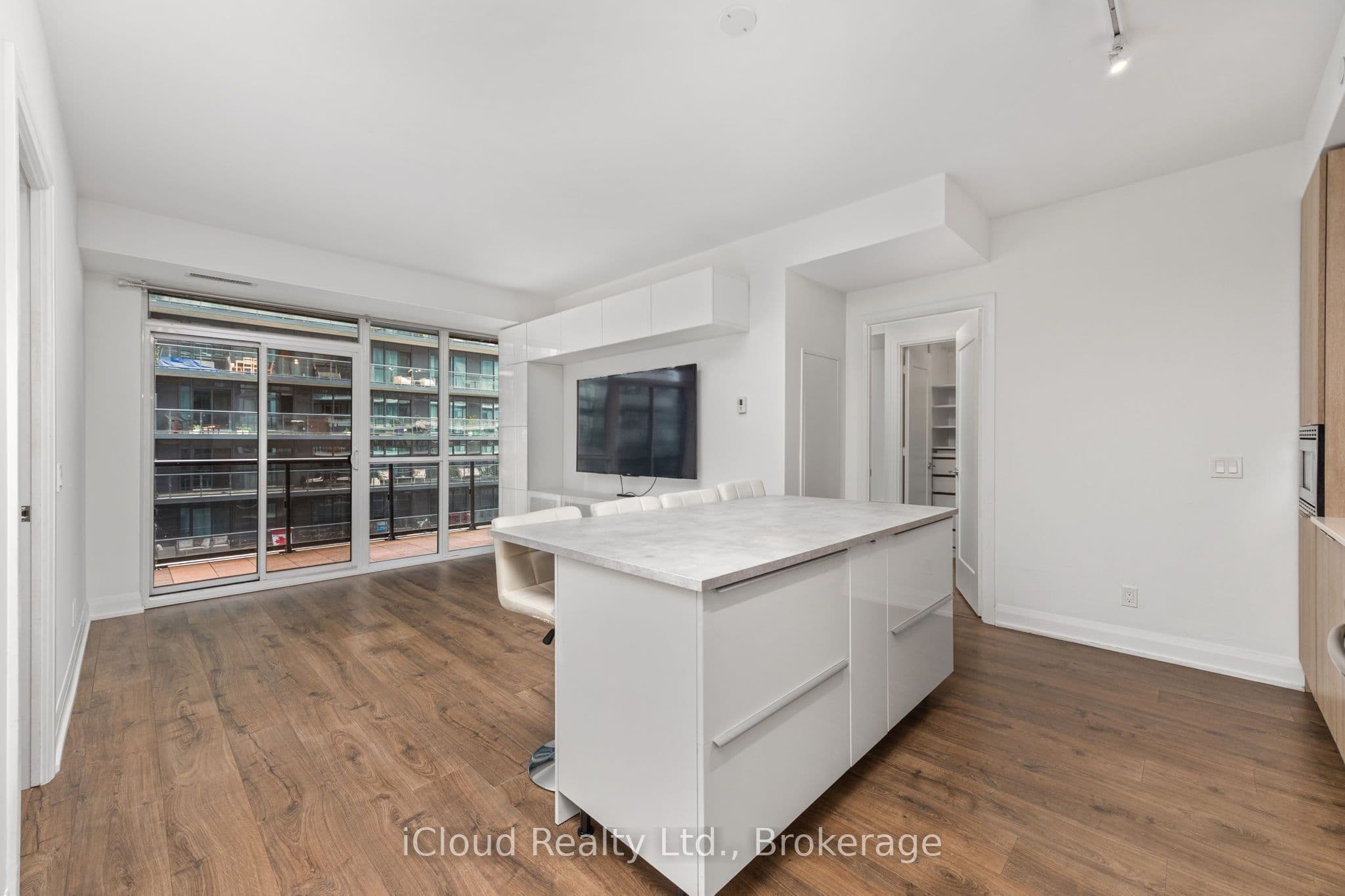 110 Marine Parade Drive 810, Toronto, ON M8V 0A3