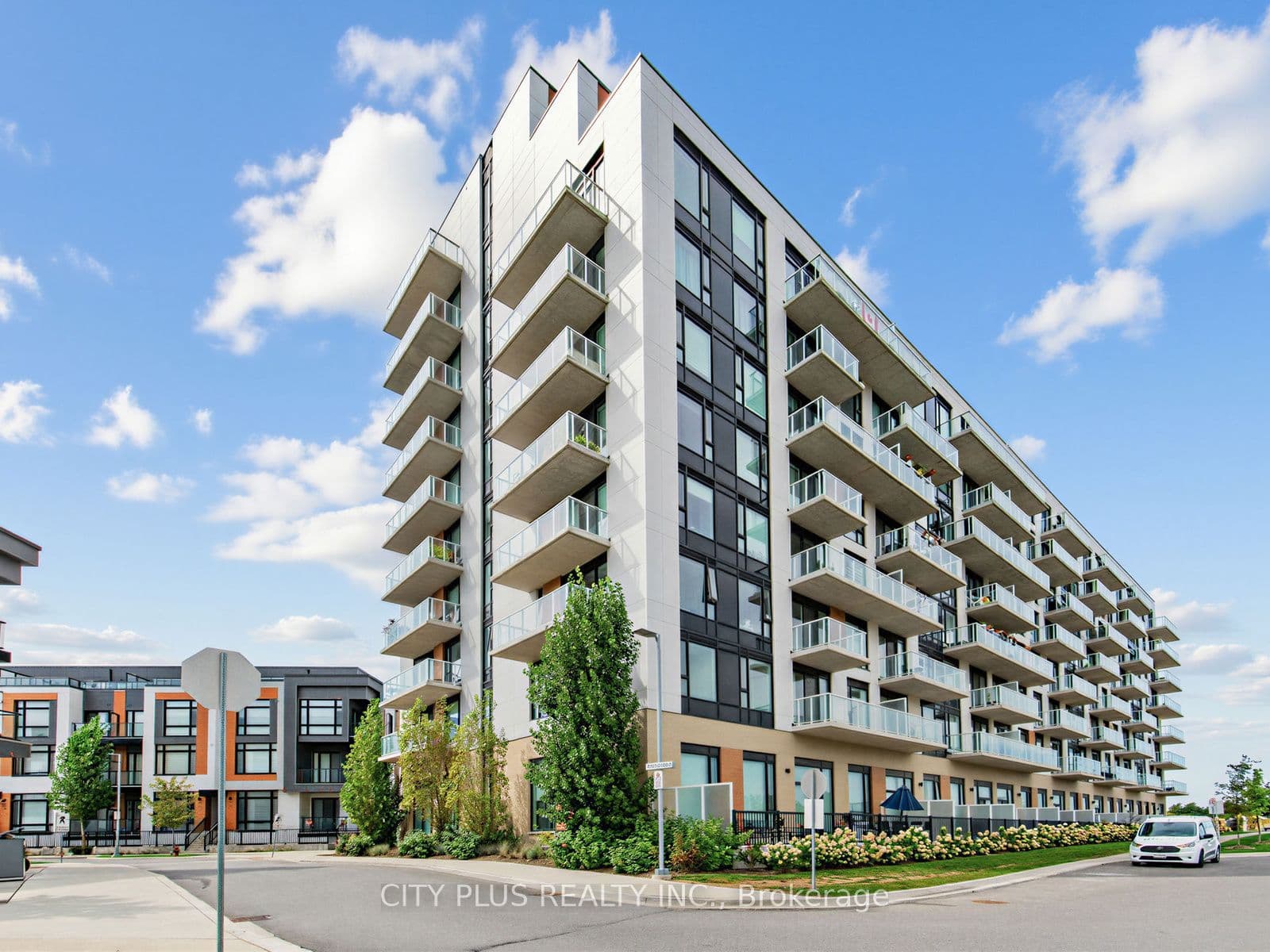 6 David Eyer Road 210, Richmond Hill, ON L4S 0N5