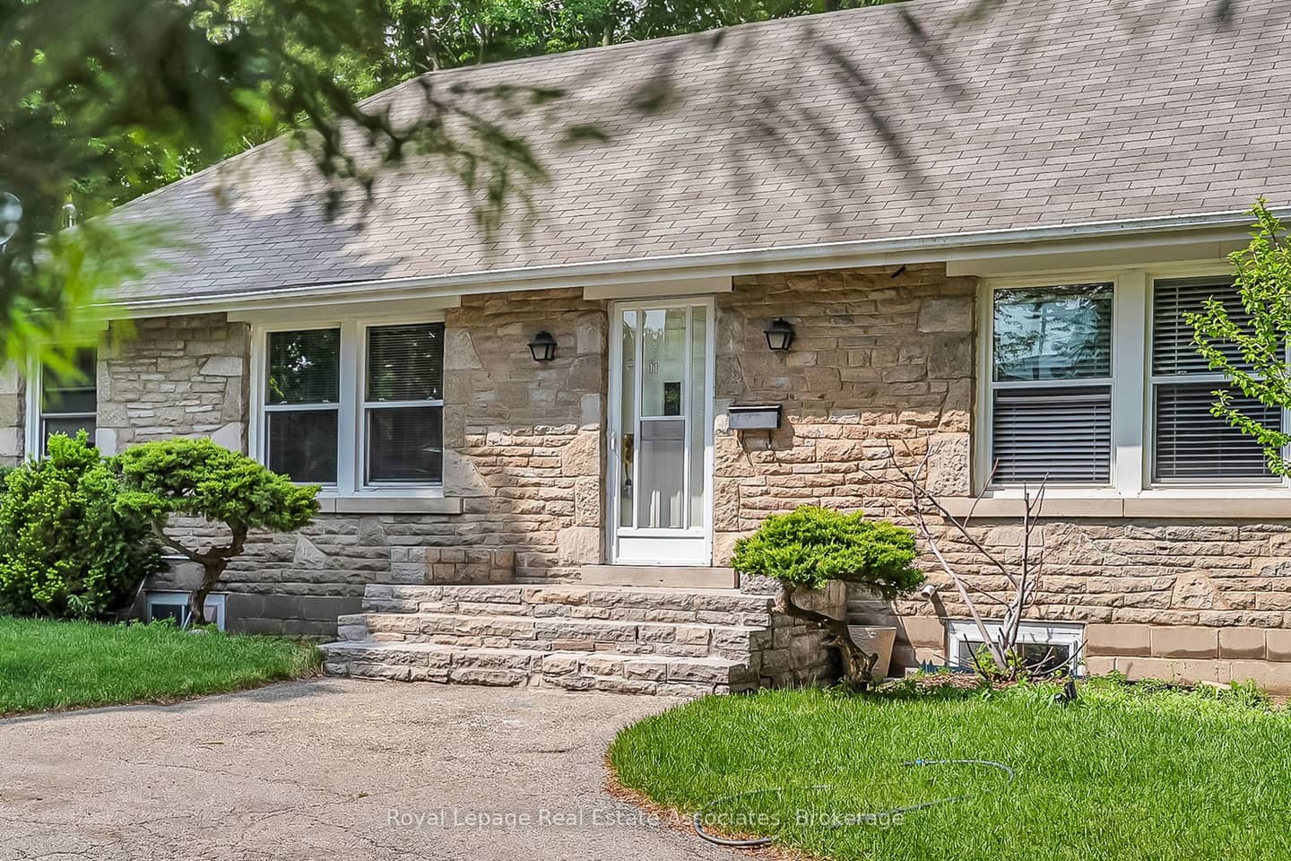 11 Ben Machree Drive, Mississauga, ON L5H 2S2