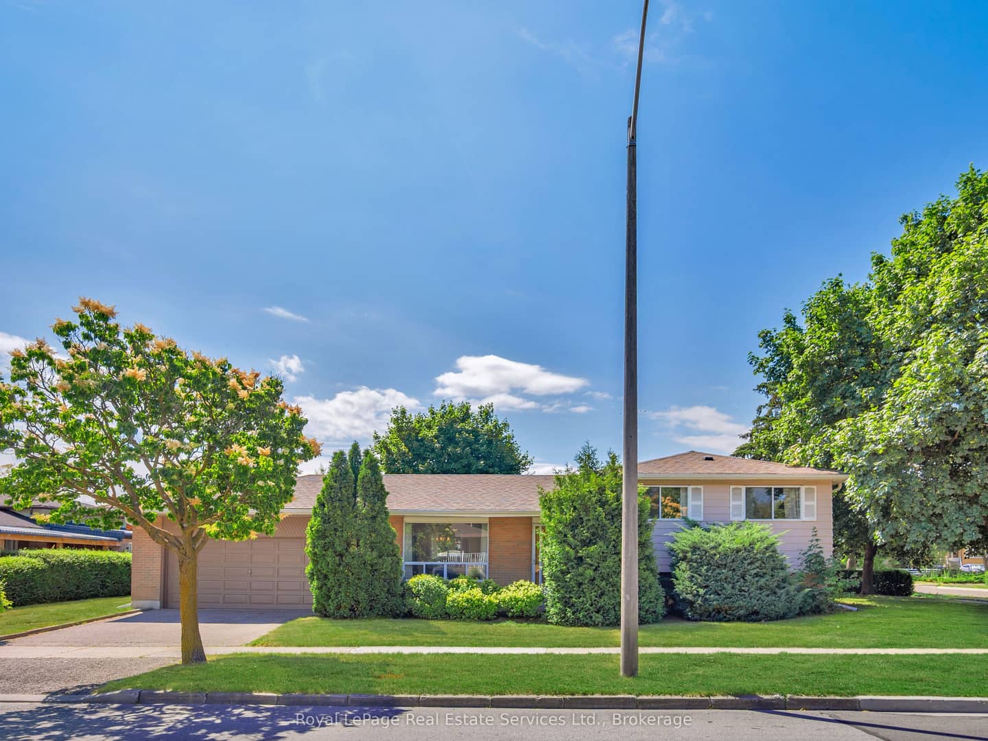 1 Mosswood Lane, Toronto, ON M9V 1M3