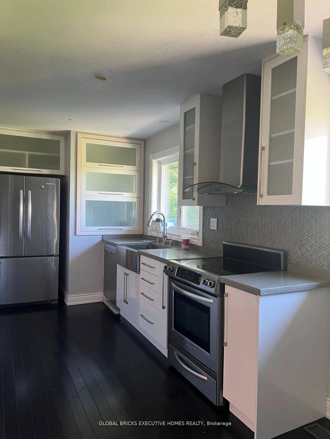 384 Ashbury Road, Oakville, ON L6K 2M7