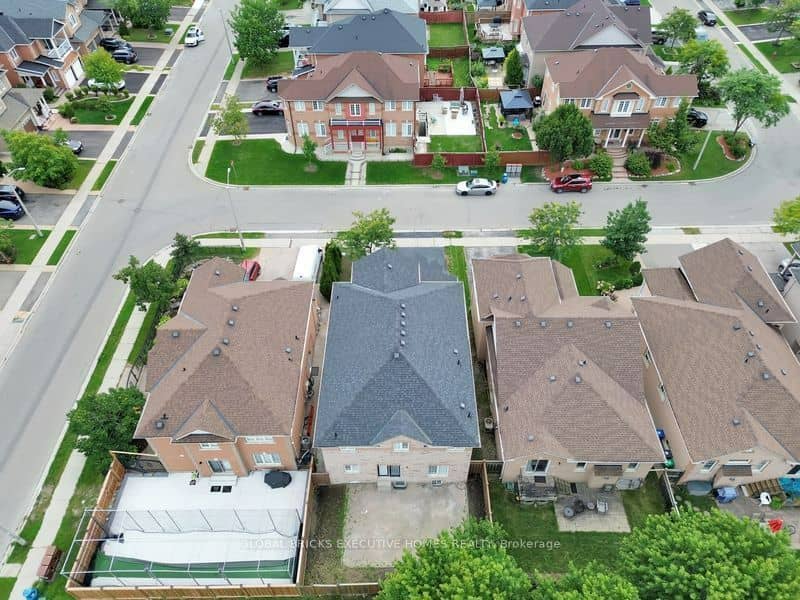 122 Pappain Crescent, Brampton, ON L7A 3J7