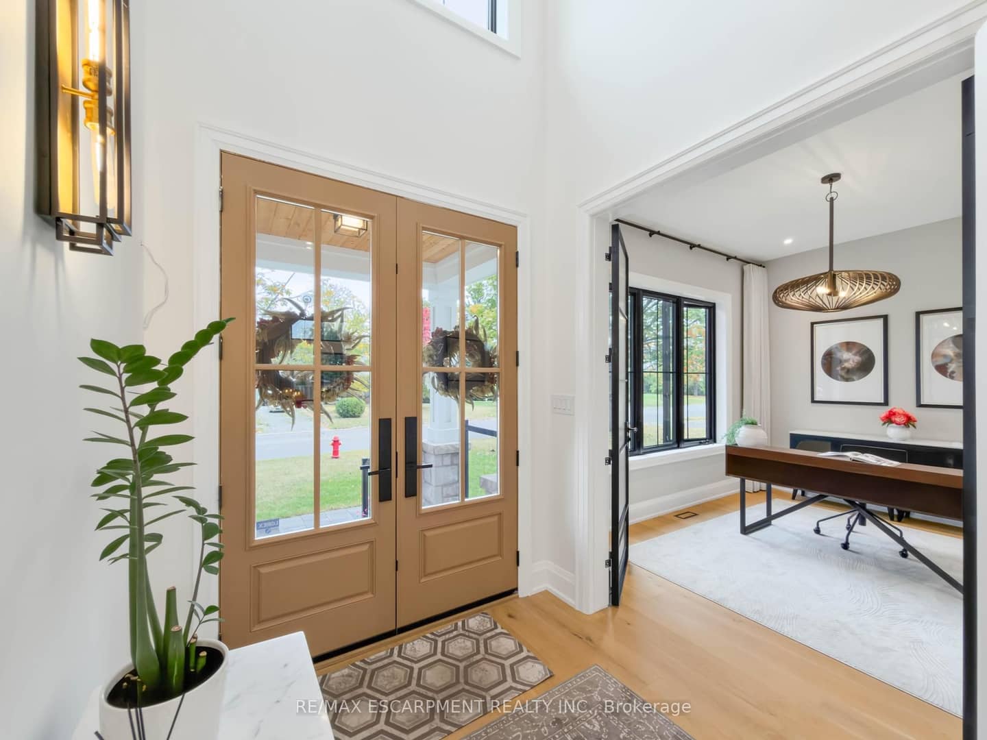 260 Kent Crescent, Burlington, ON L7L 4T1