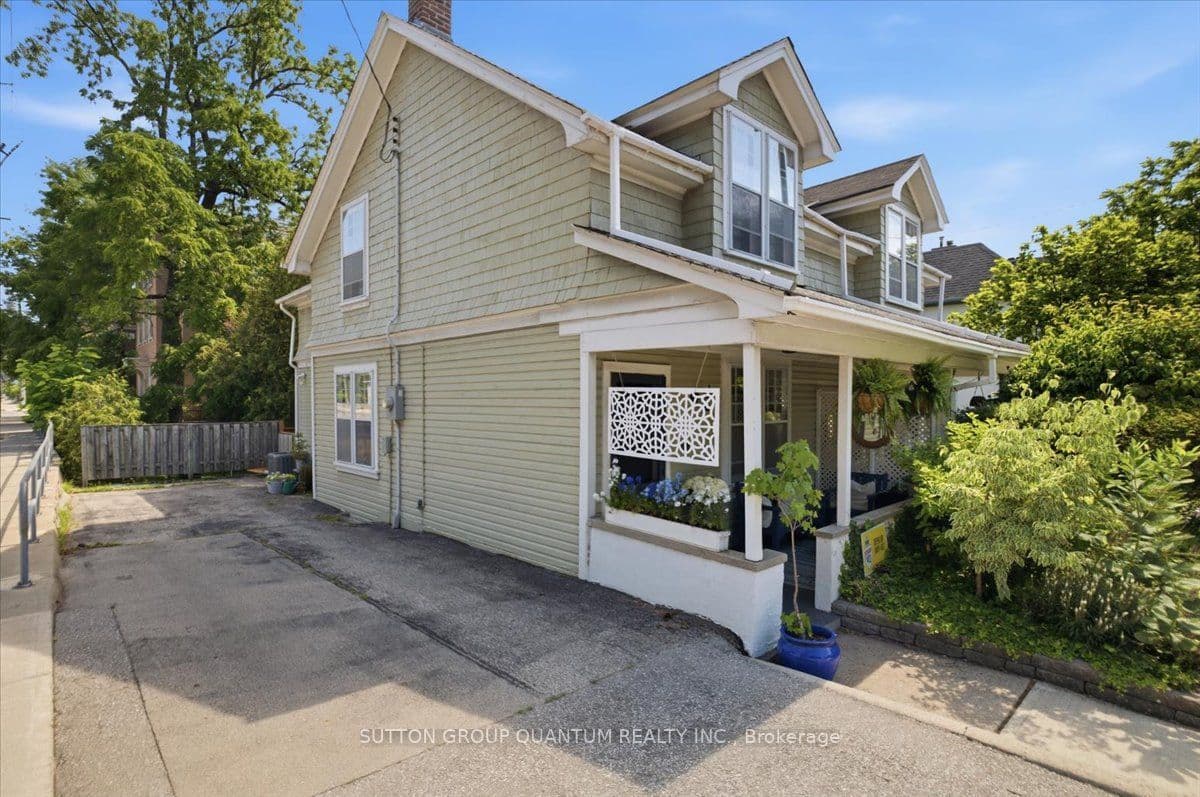137 Chisholm Street, Oakville, ON L6K 3J1