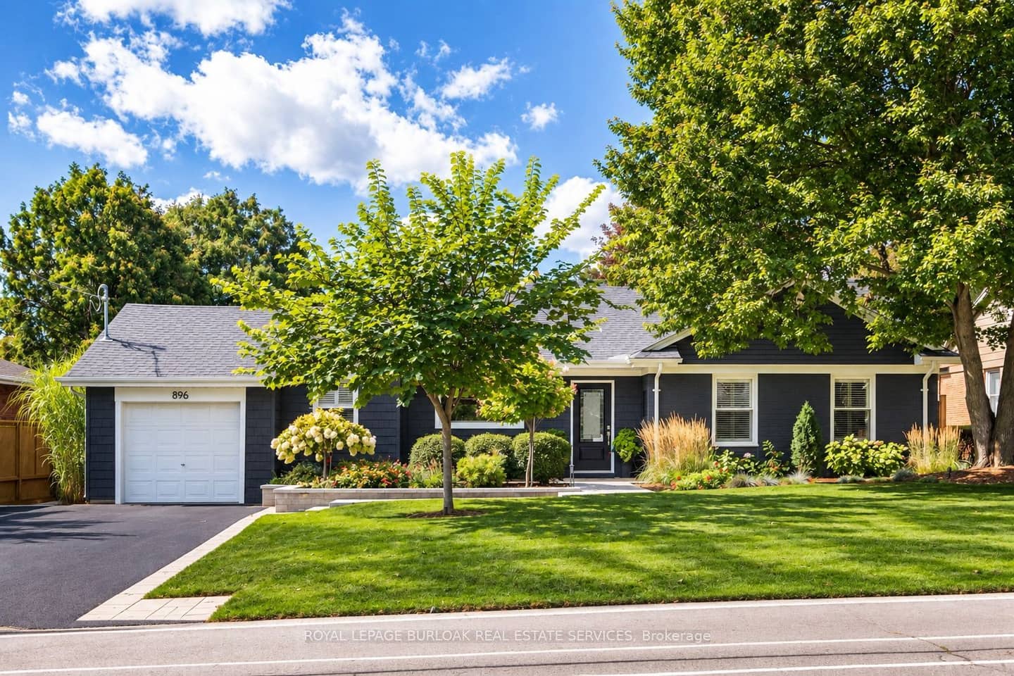 896 Eagle Drive, Burlington, ON L7T 3A4