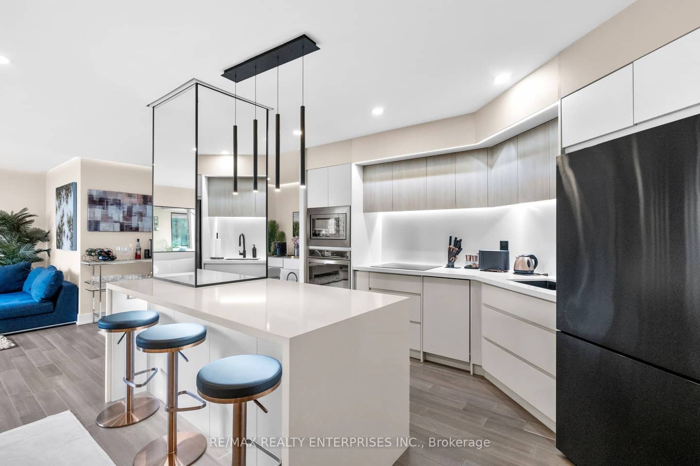 1 Palace Pier Court 1208, Toronto, ON M8V 3W9