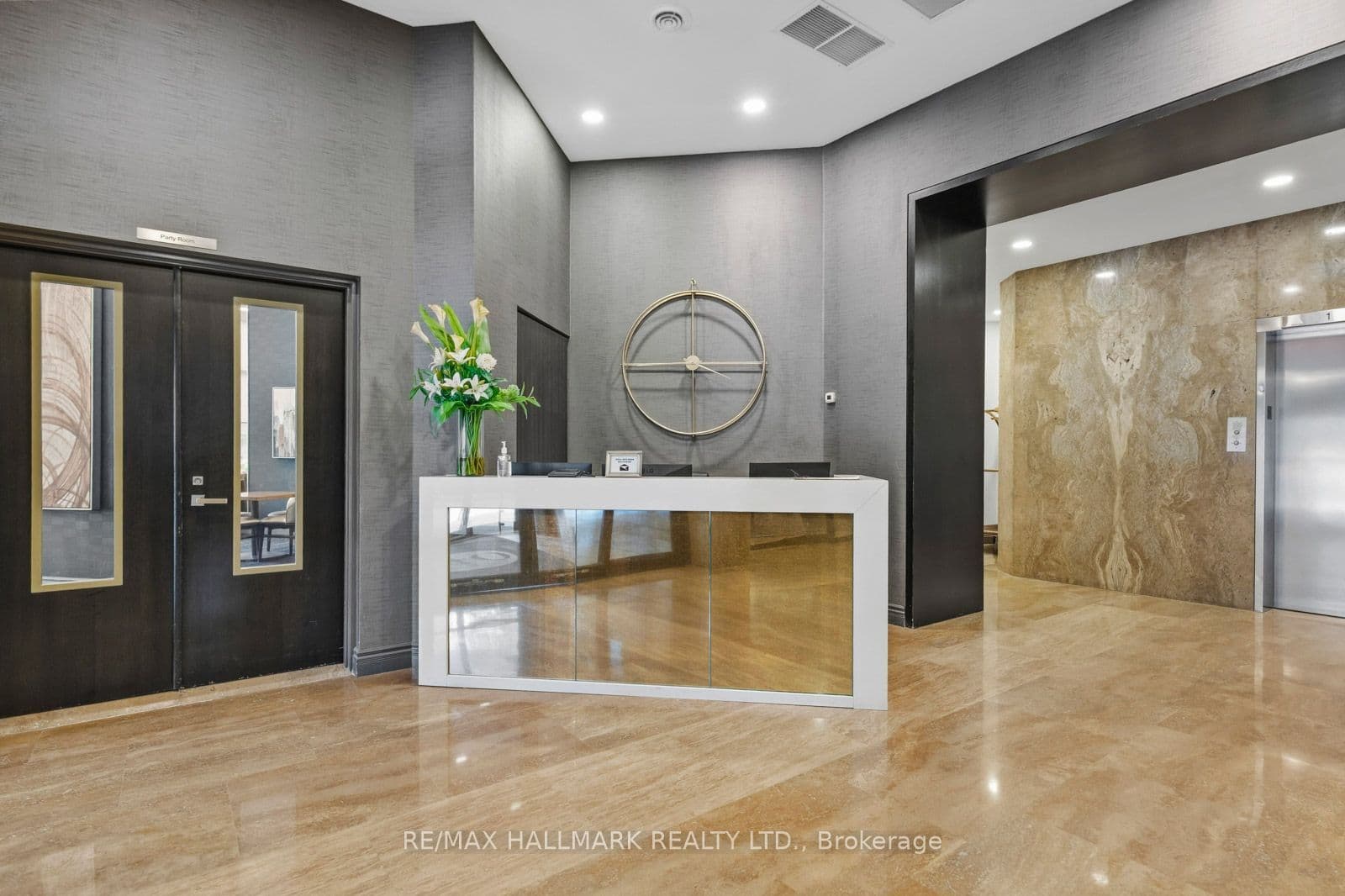 240 Heath Street W 1401, Toronto, ON M5P 3L5
