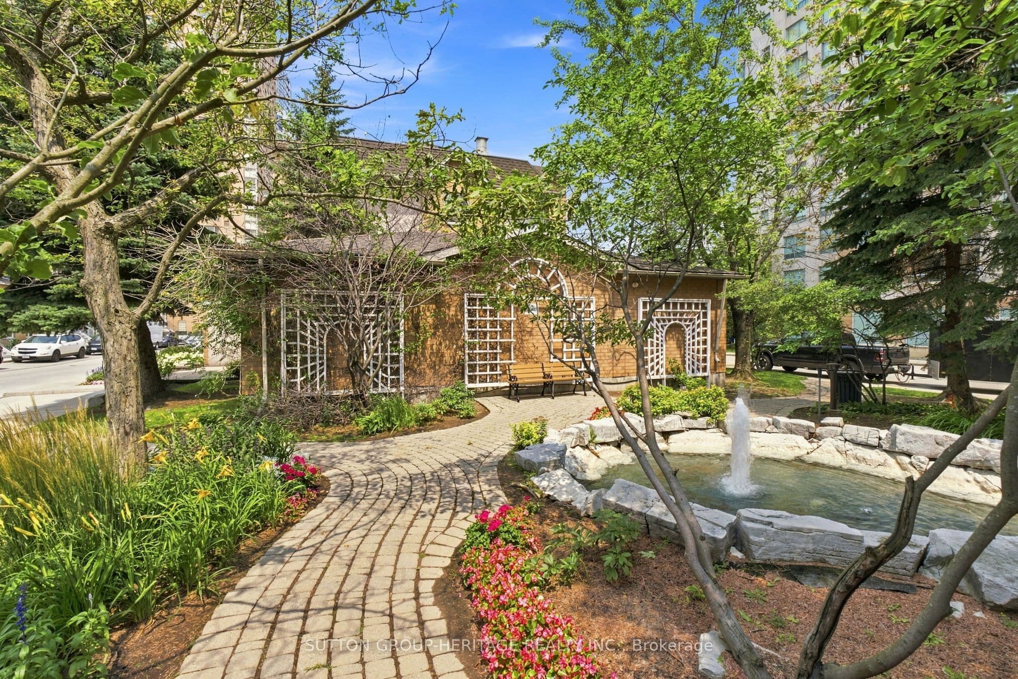 125 Omni Drive 233, Toronto, ON M1P 5A9